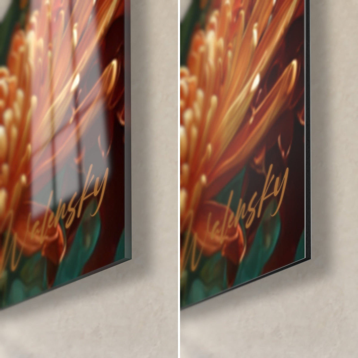 Schilderij Bengaalse kat, oranje en koperkleurige chrysantenblaadjes, gouden signatuur: glanzend acrylglas links, mat Dibond rechts