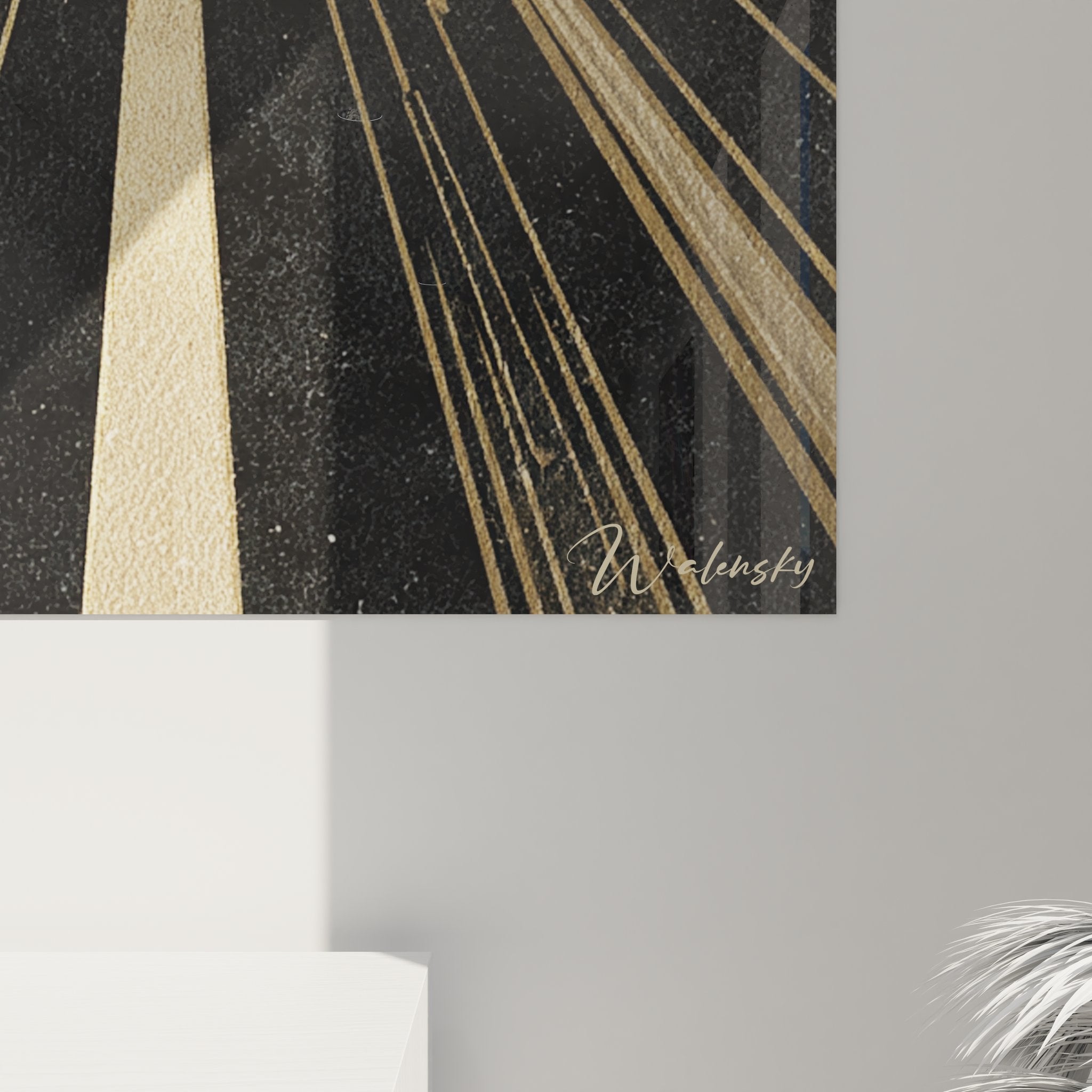 Vue d'ensemble du tableau football rayons dorés dans un intérieur contemporain élégant