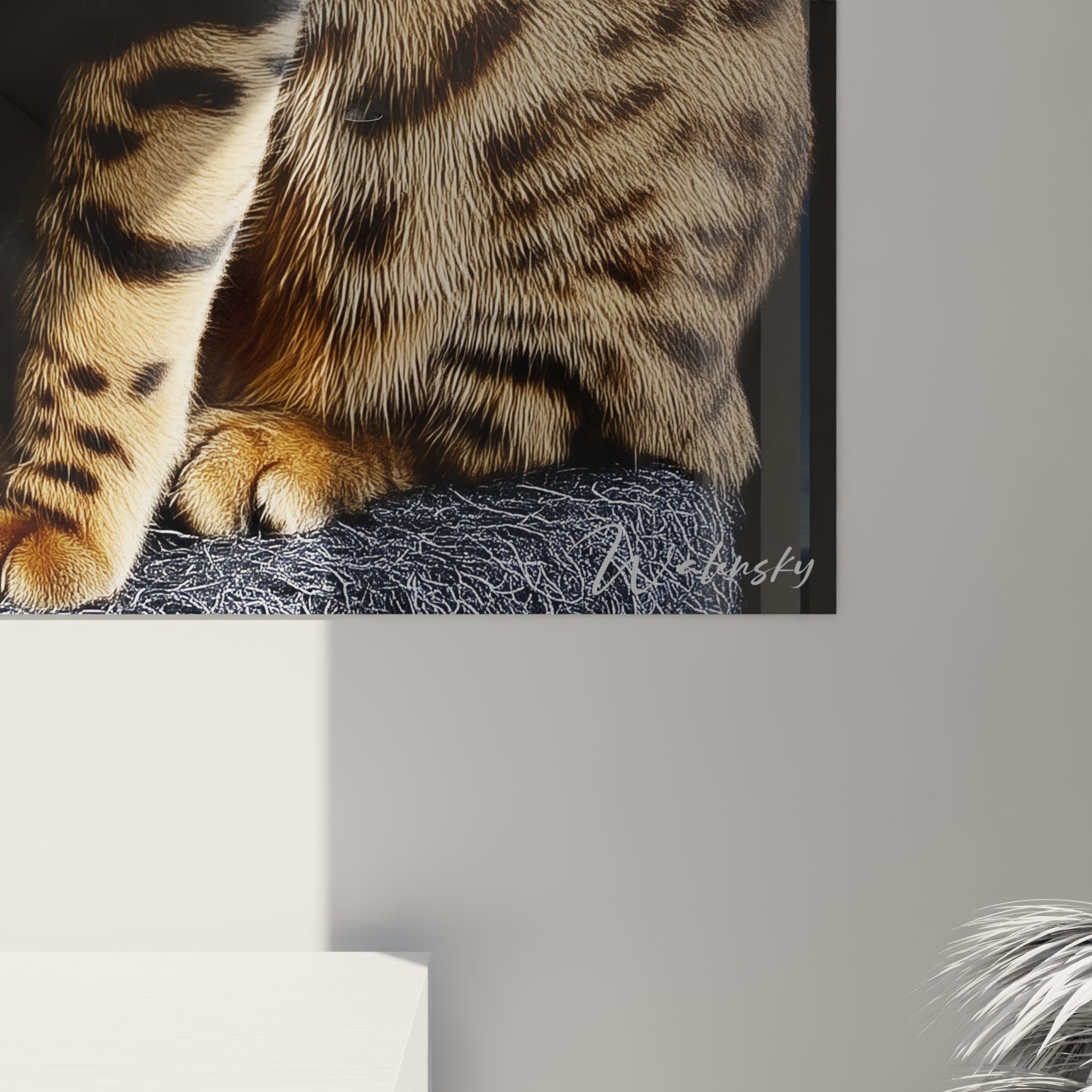 Vue ensemble tableau chat Toyger portrait mural decoration interieur moderne art felin rayures dorees