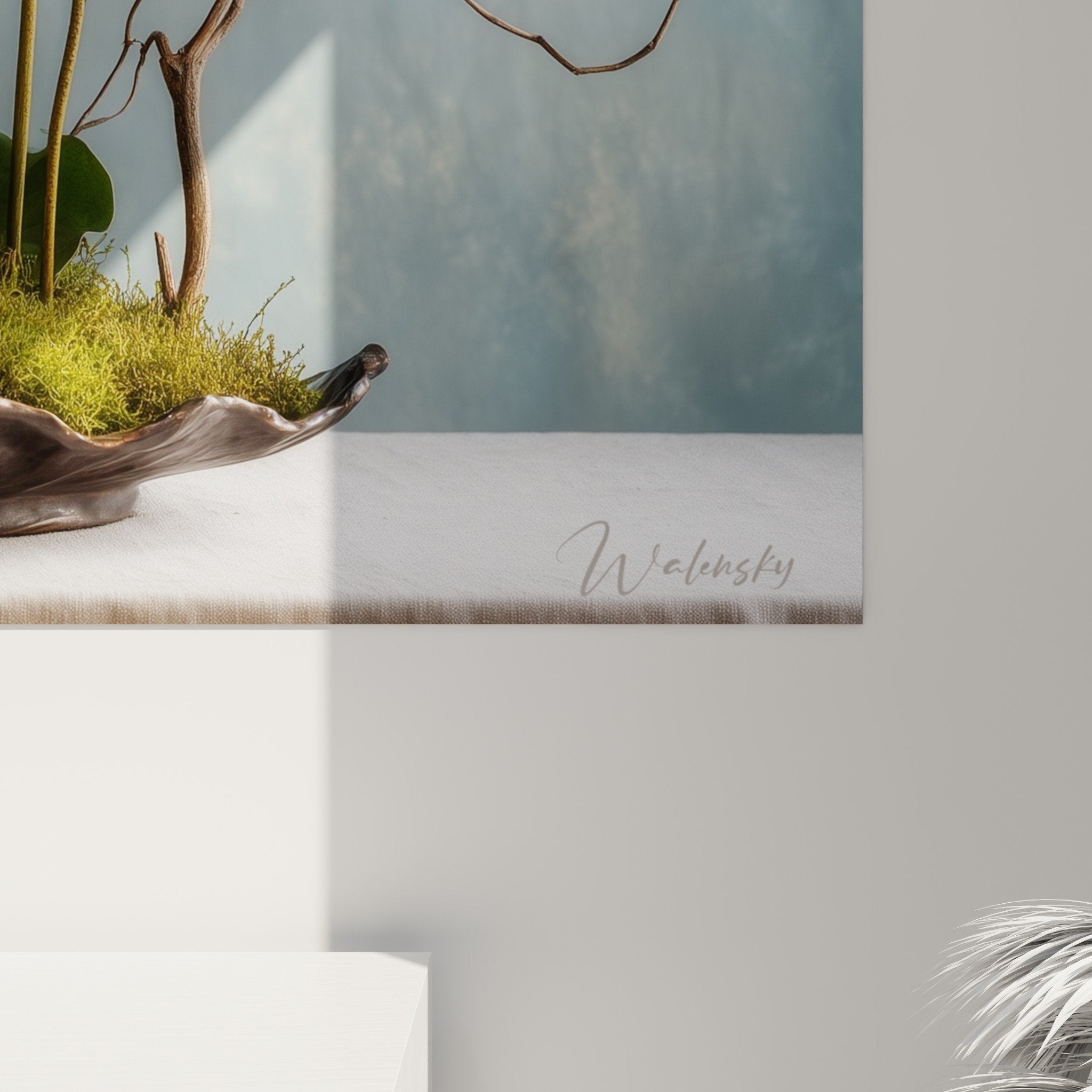 vue ensemble arrangement ikebana lotus roses branches bois mousse verte art floral japonais