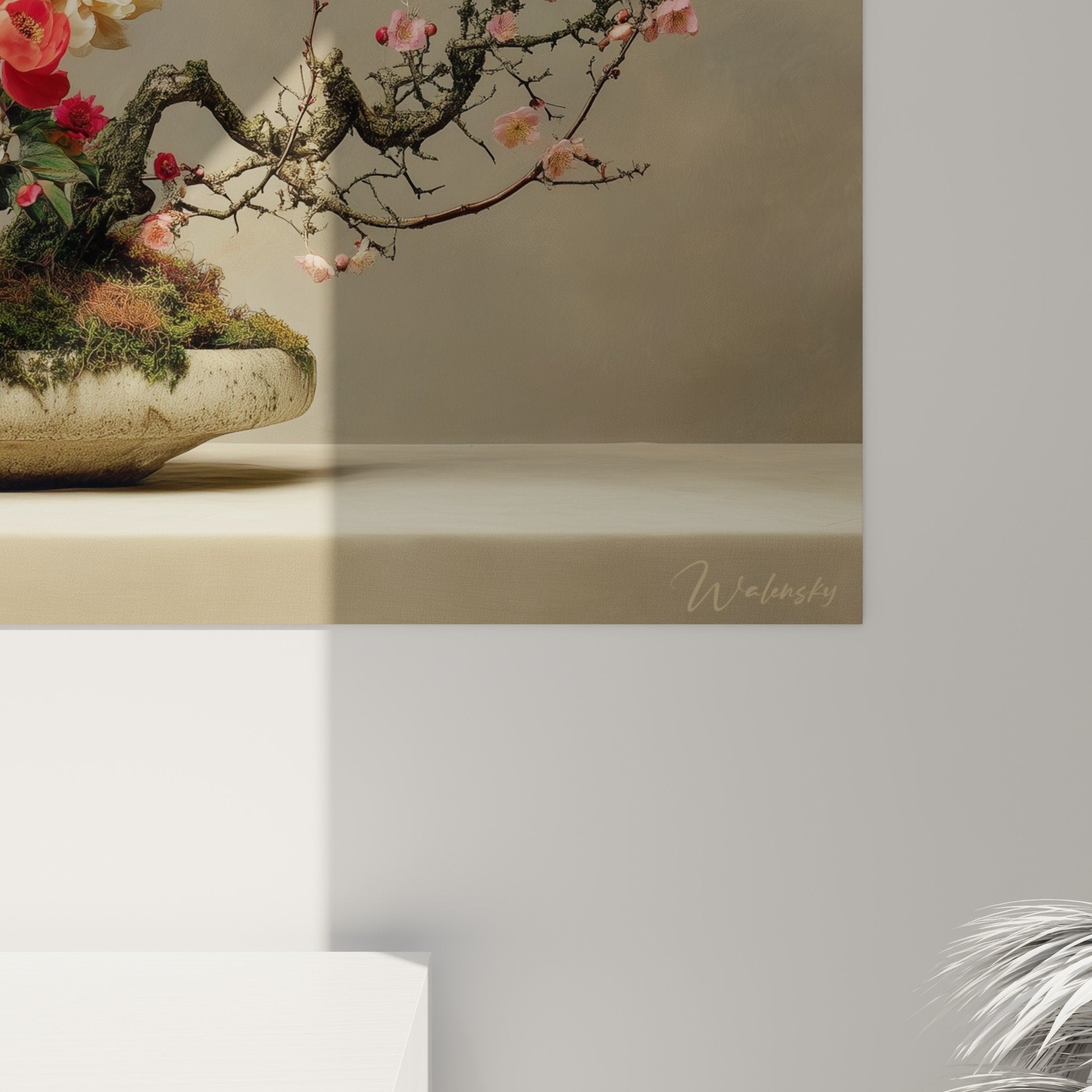 Vue ensemble composition ikebana branches fleuries rose pale pivoines blanches art japonais mural