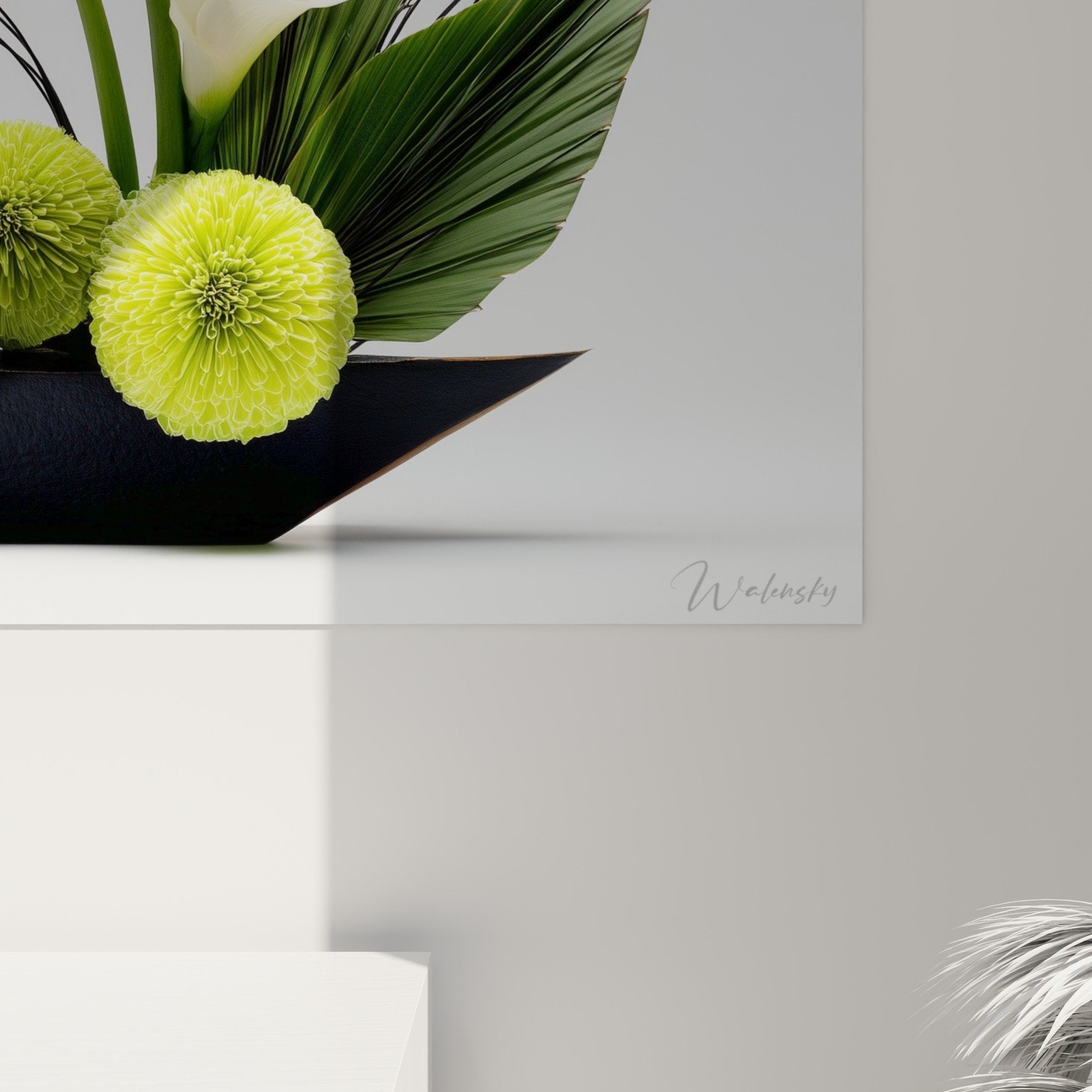 vue ensemble composition ikebana moderne elements vegetaux vase geometrique noir decoration
