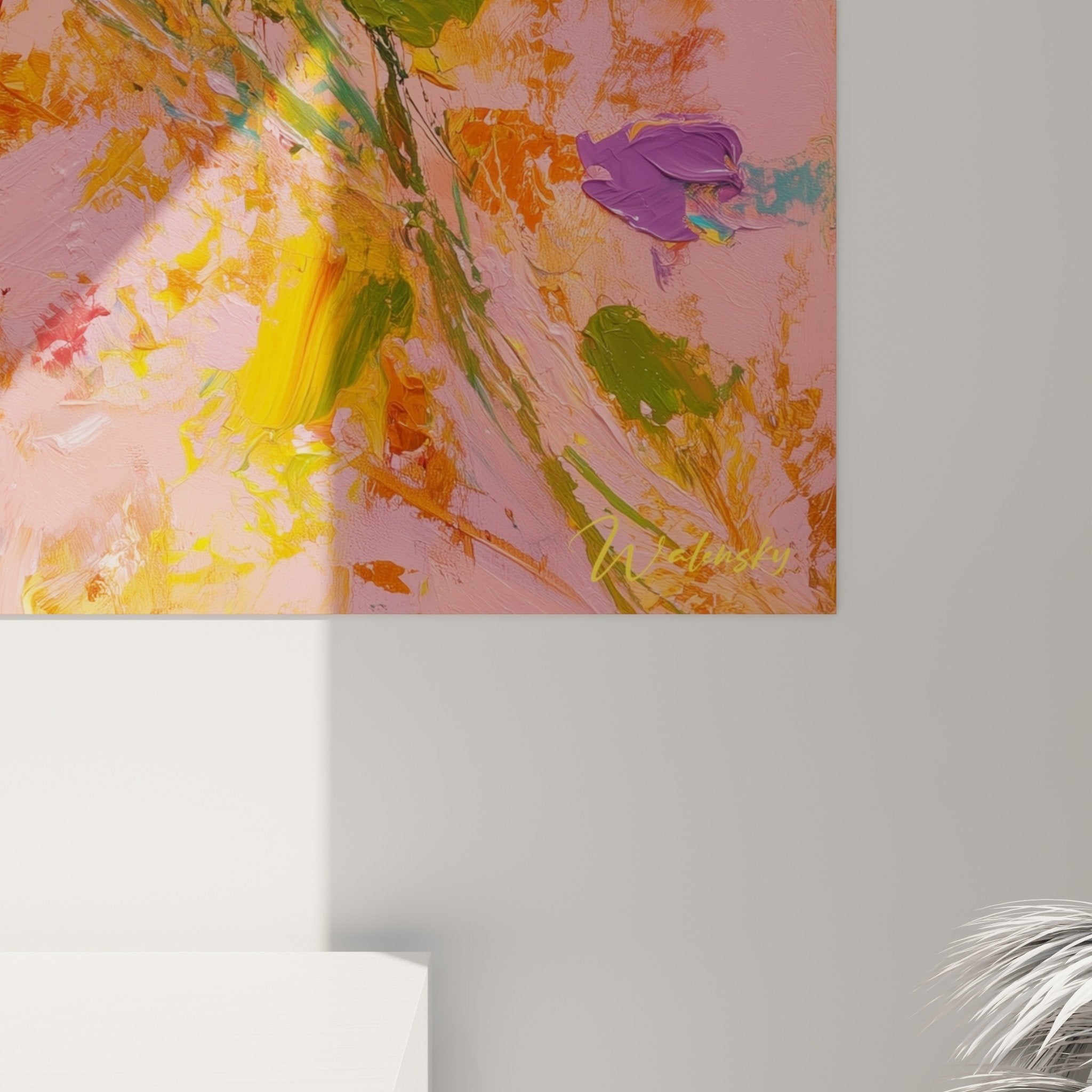 Vue ensemble tableau bouquet expressionniste fond rose decoration murale harmonieuse
