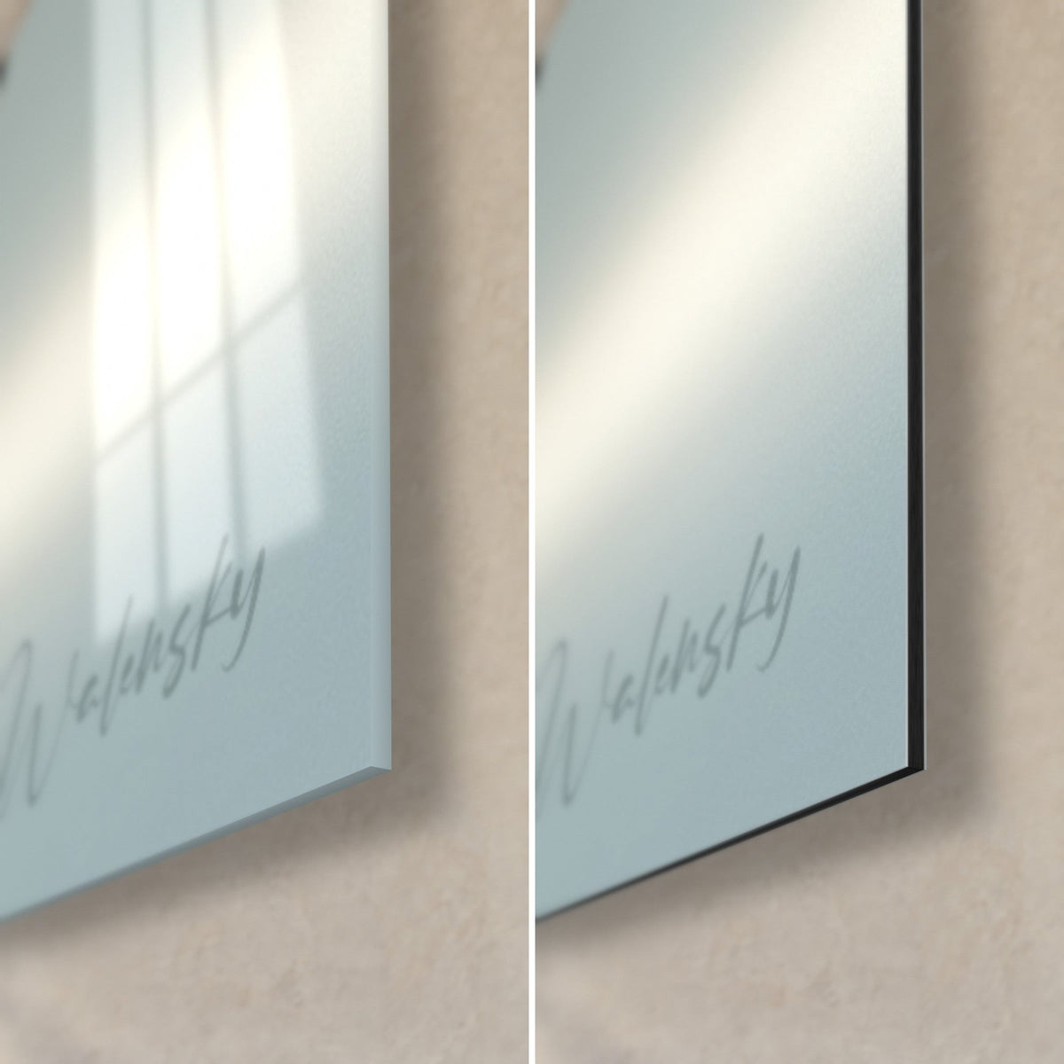 Tableau corolles blanches et feuille verte, coin bas droit : verre acrylique brillant reflétant la fenêtre, Dibond noir mat