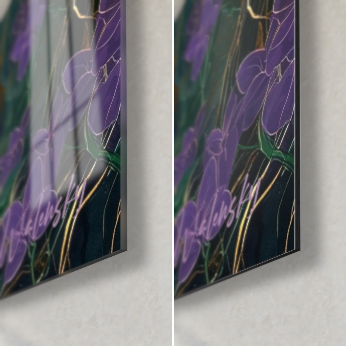 Cuadro flores moradas con contornos dorados sobre fondo verde oscuro, esquina inferior derecha en cristal brillante y aluminio Dibond mate