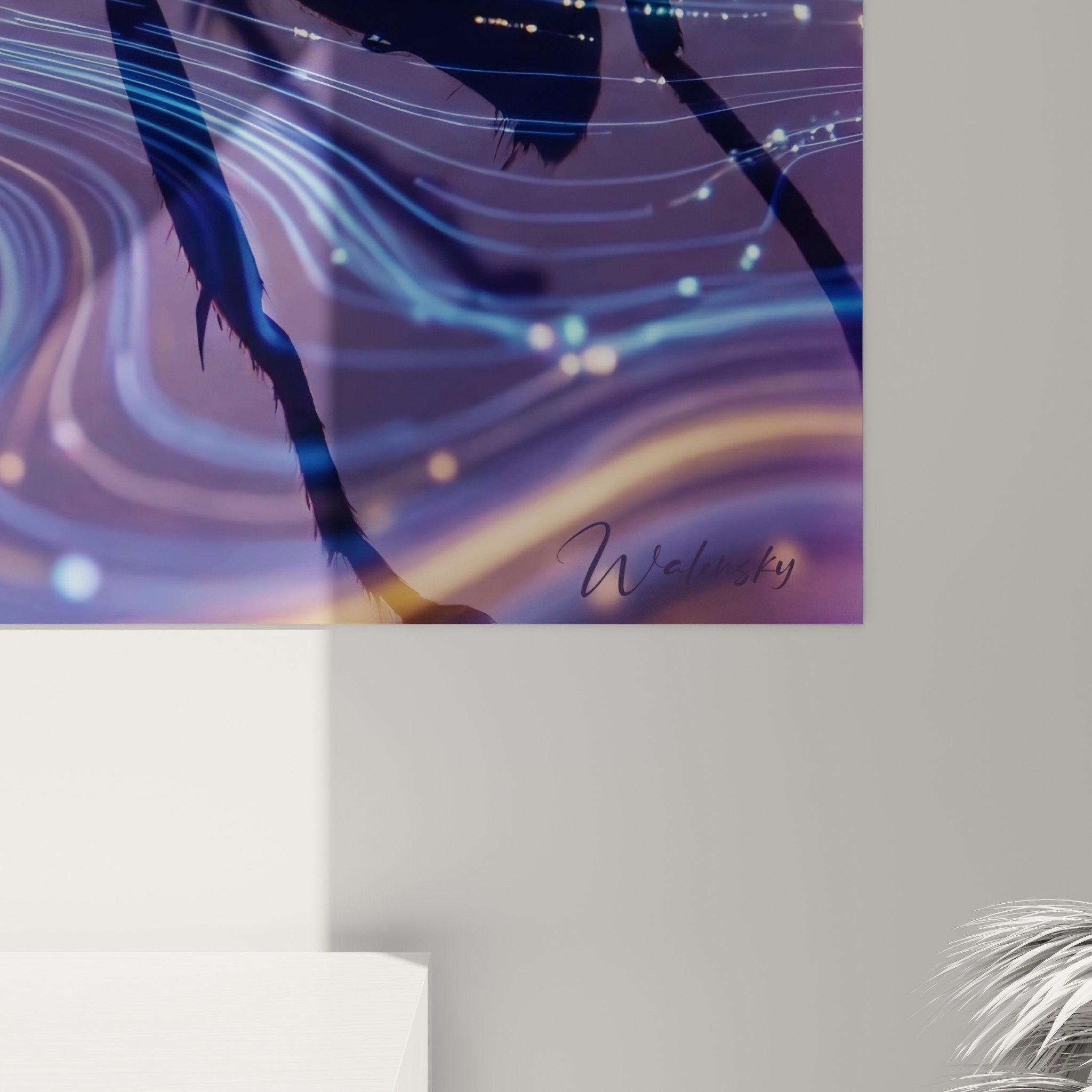 Übersichtsansicht abstrakte Ameisen-Kunstwerk in Violett und Gold in modernem Interieur mit natürlicher Beleuchtung