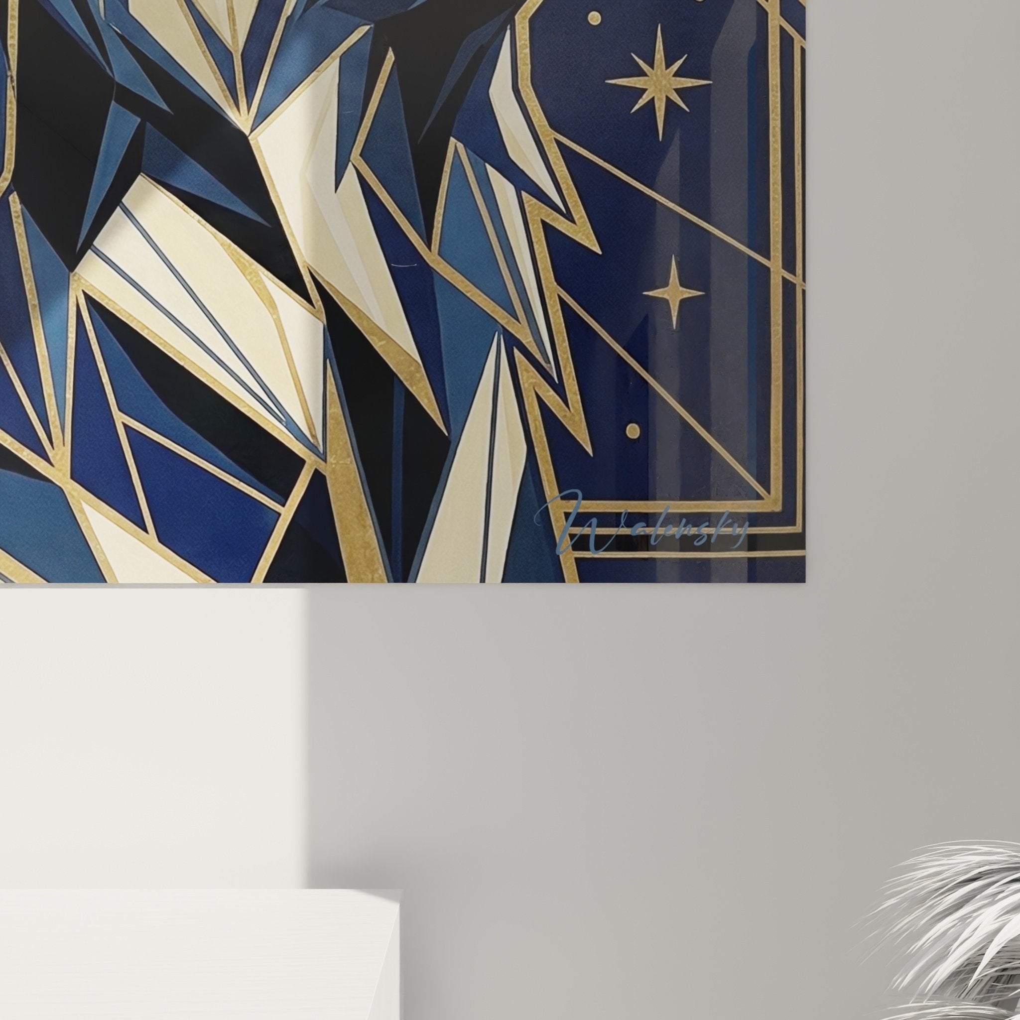 Gesamtansicht eines Kunstwerks mit geometrischen Wölfen, Sternenhimmel, Vollmond in Blau- und Goldtönen