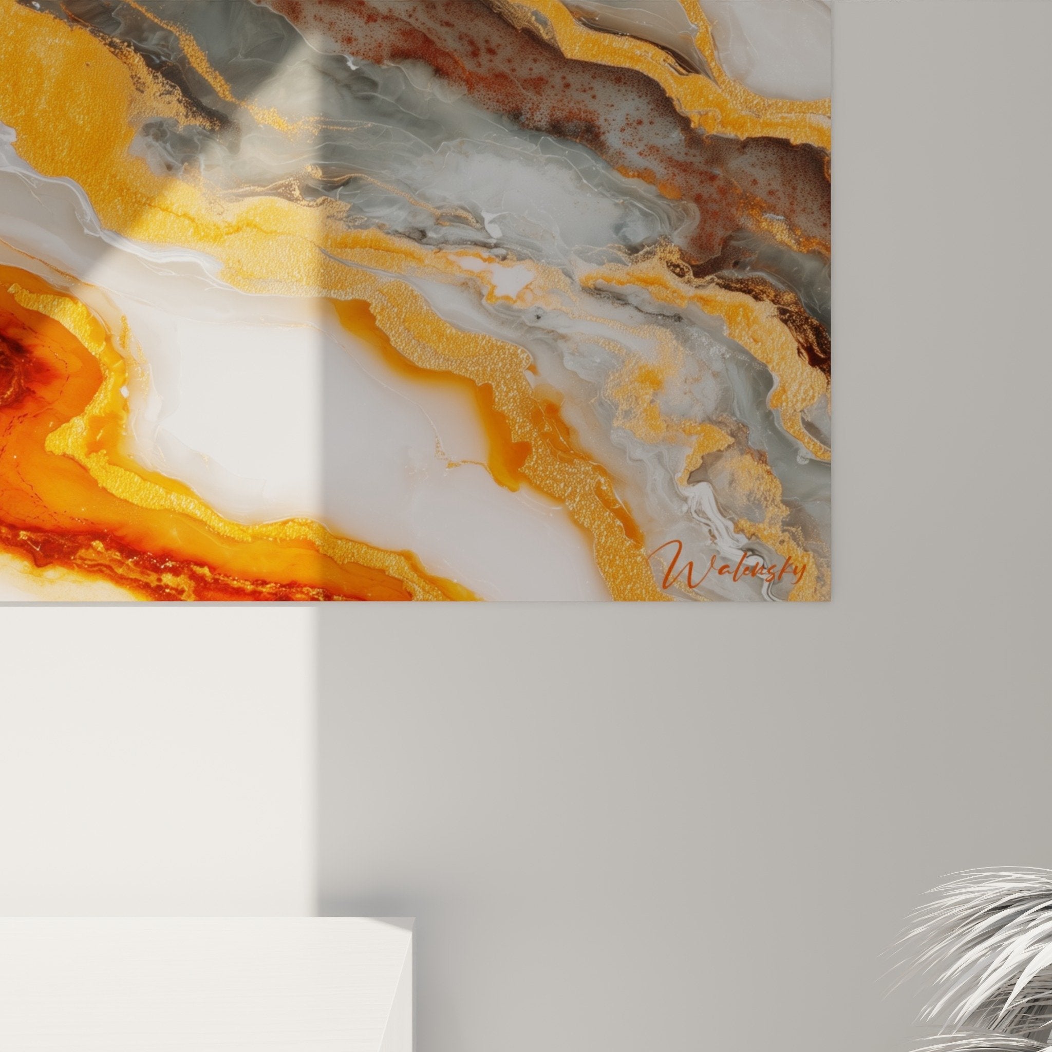 Vue d'ensemble du tableau marbre abstrait orange gris dans un intérieur épuré et lumineux