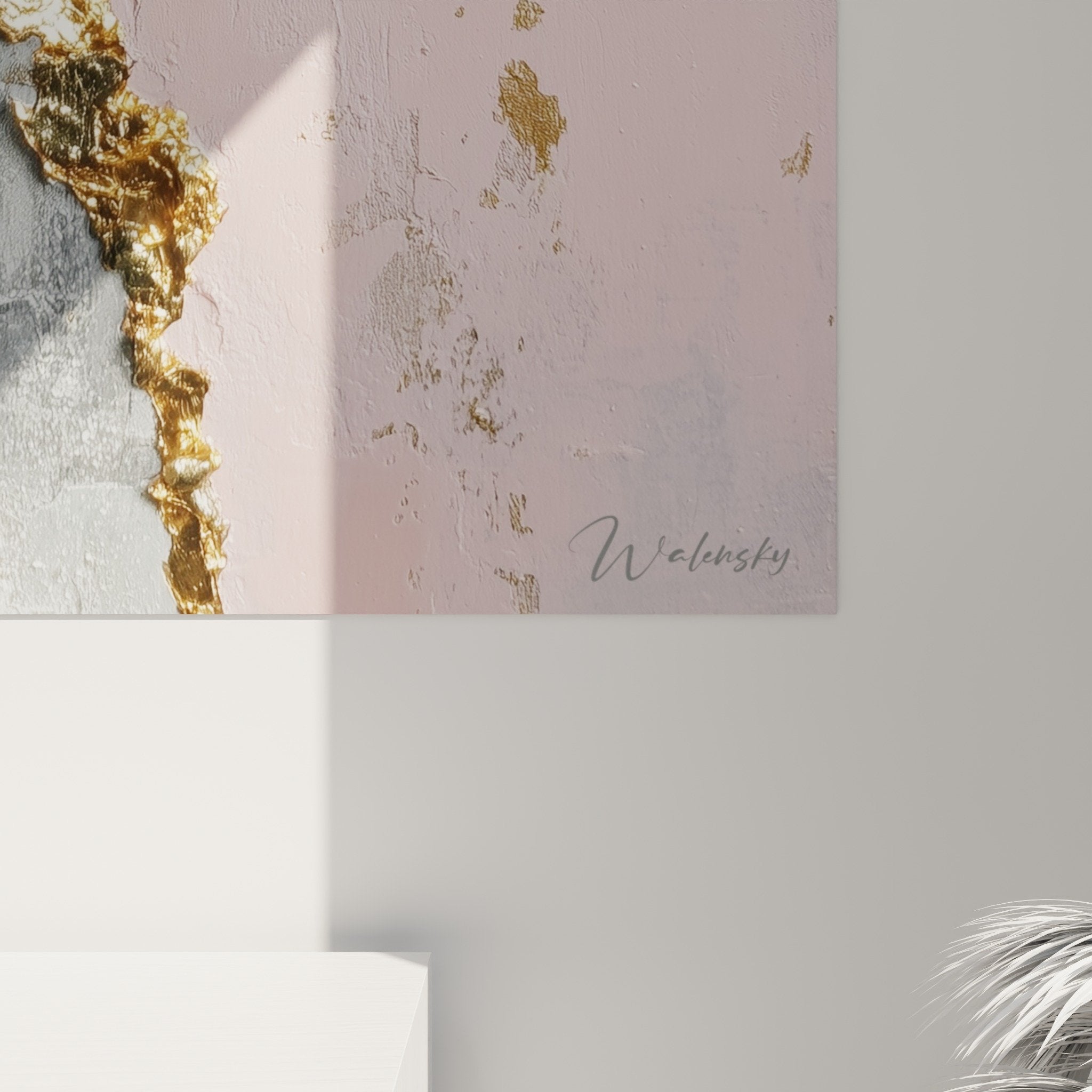 Übersicht abstraktes Kunstwerk mineralisch rosa grau goldfarben zeitgenössischer Kintsugi-Stil
