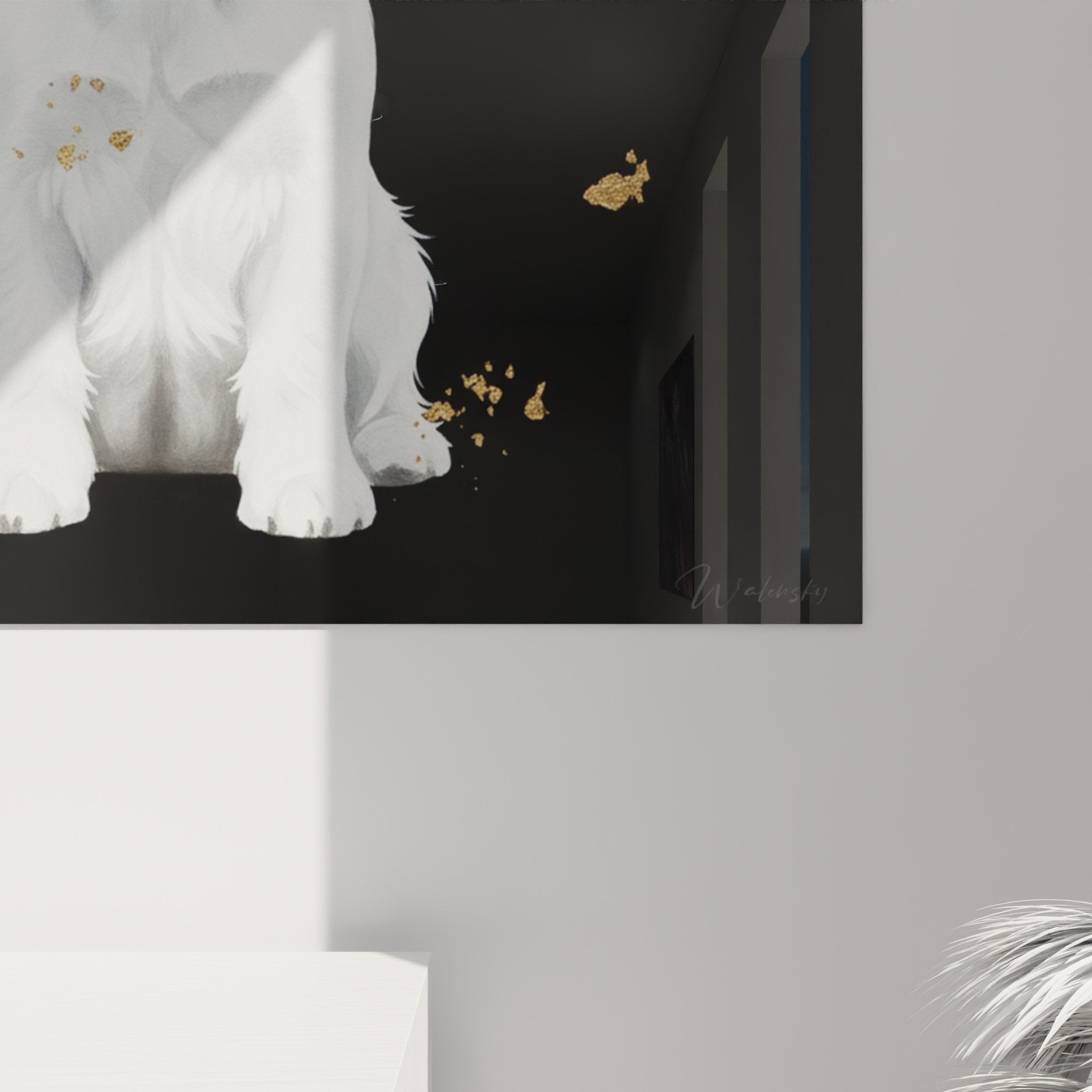 Vue d'ensemble du tableau portrait canin blanc et or dans un intérieur design et épuré