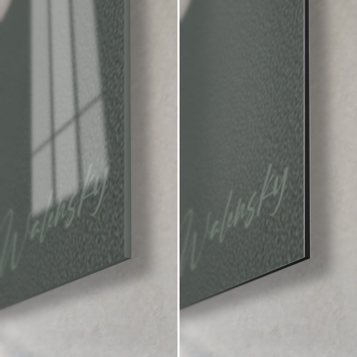 Gemälde Weimaraner auf salbeigrünem Hintergrund, untere rechte Ecke: glänzendes Acrylglas mit Reflexen, mattschwarzes Alu-Dibond, 3 mm Kante