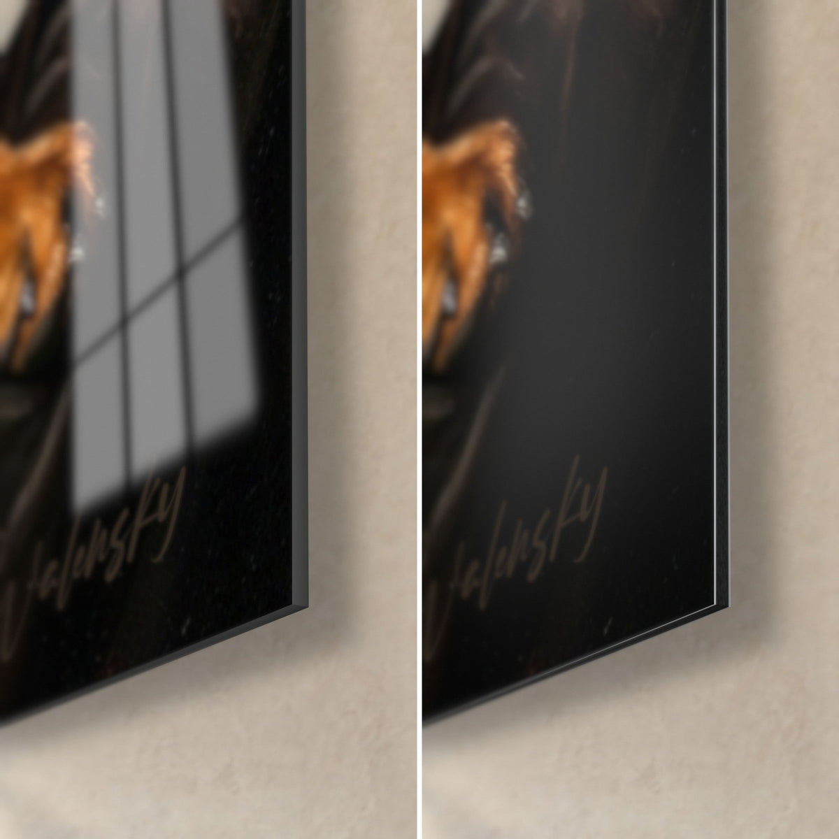 Gemälde eines auf braunem Samt liegenden Rottweilers, untere rechte Ecke: glänzendes Glas, das das Fenster spiegelt, mattschwarzes Aluminium-Dibond