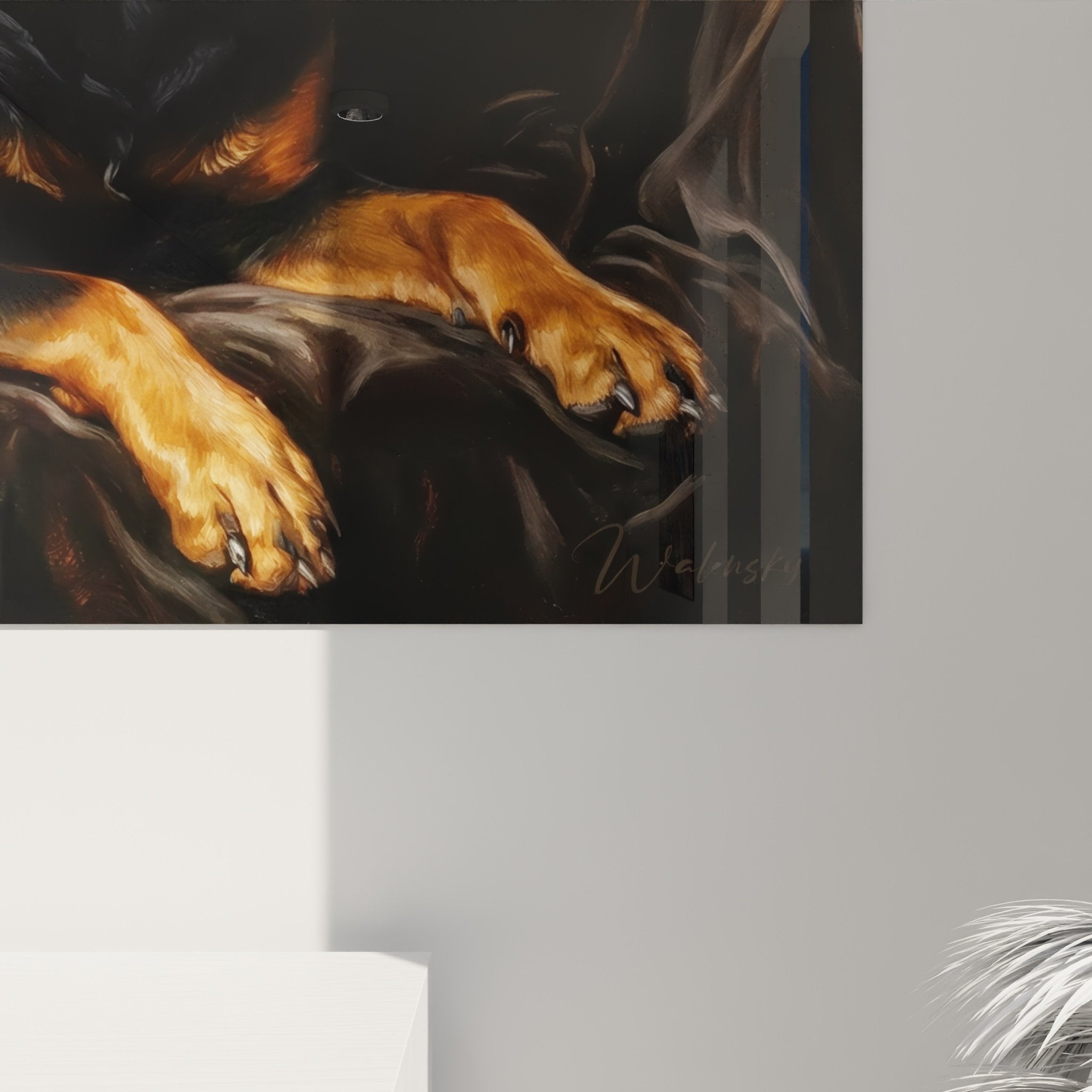 Vue d'ensemble du tableau Rottweiler majestueux dans un intérieur raffiné aux lumières dorées tamisées