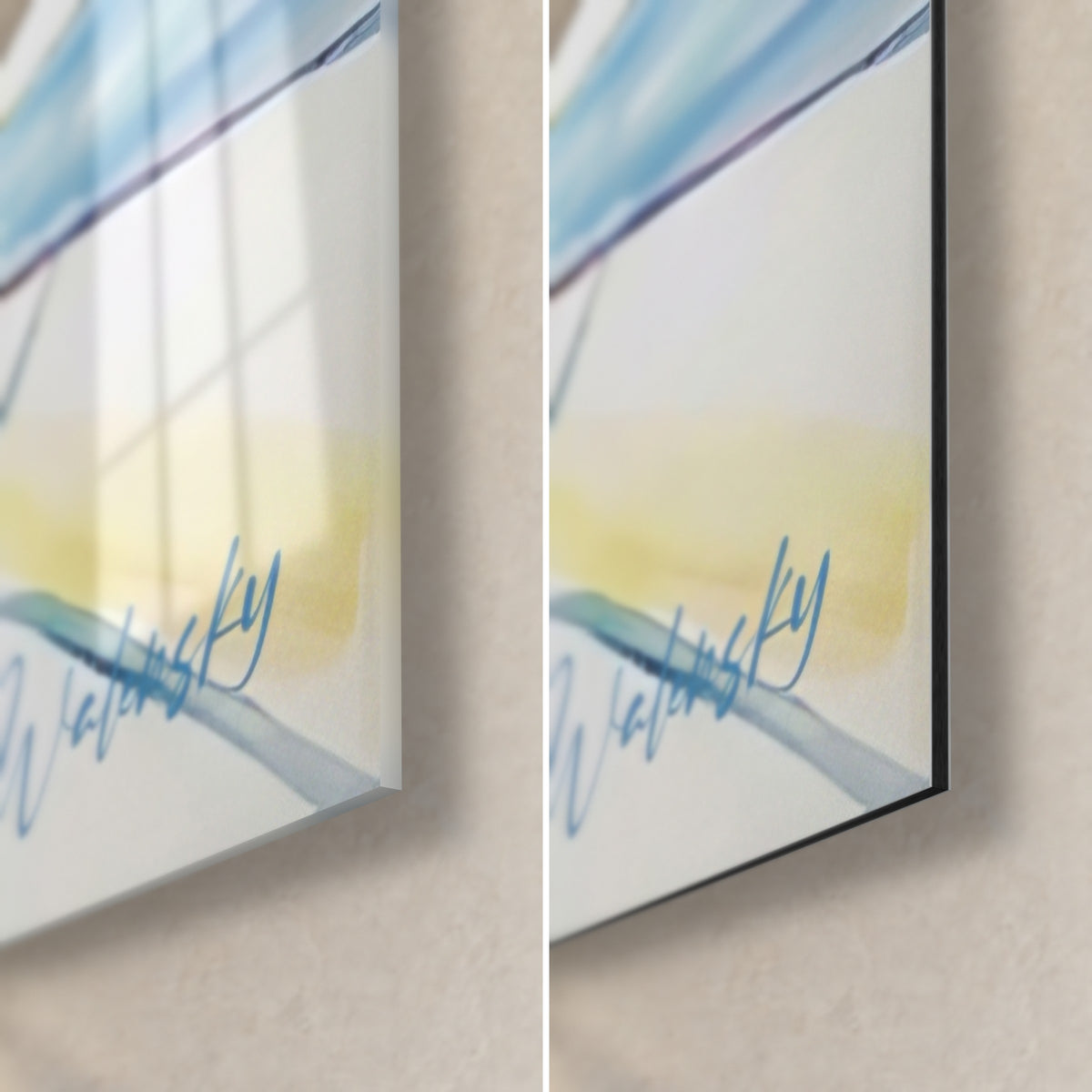 Tableau amphibien en triangles bleus et jaunes, coin bas droit : verre brillant à gauche, Dibond mat noir à droite