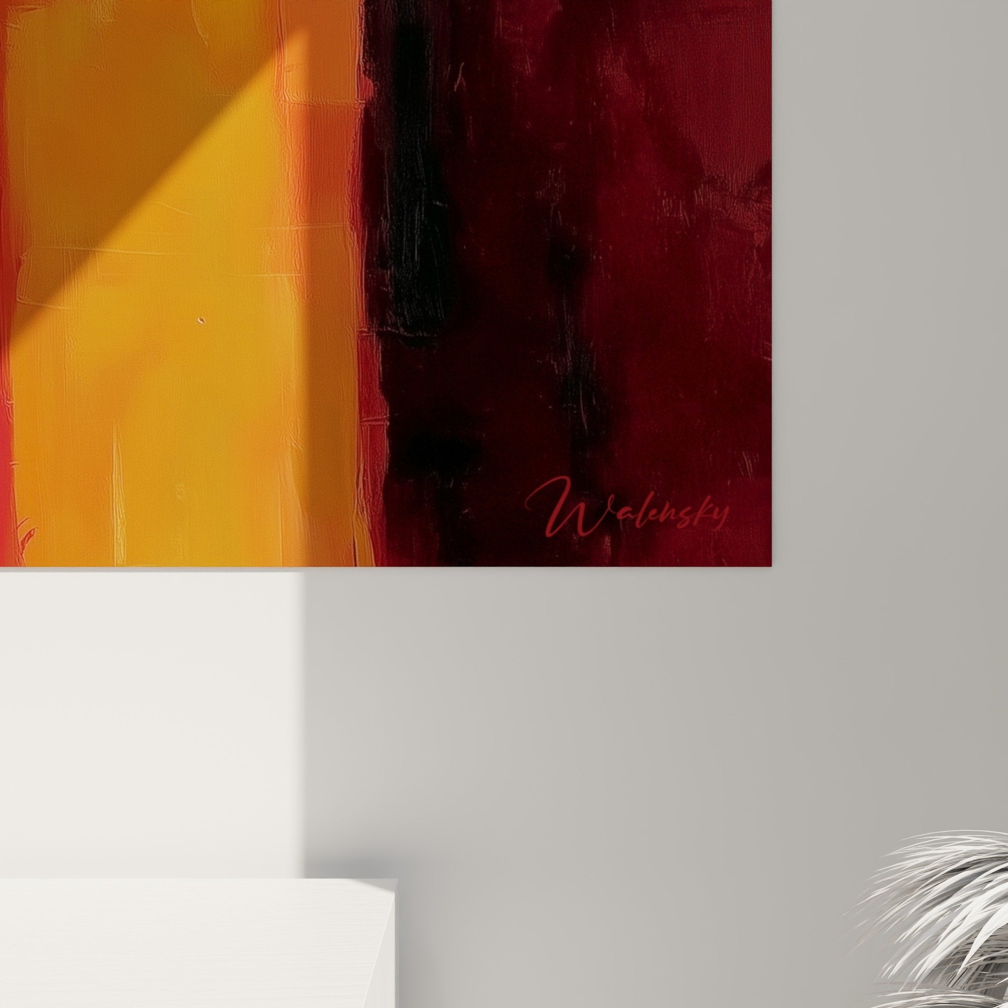 Vue ensemble tableau abstrait couleurs chaudes rouge orange bordeaux dans interieur contemporain