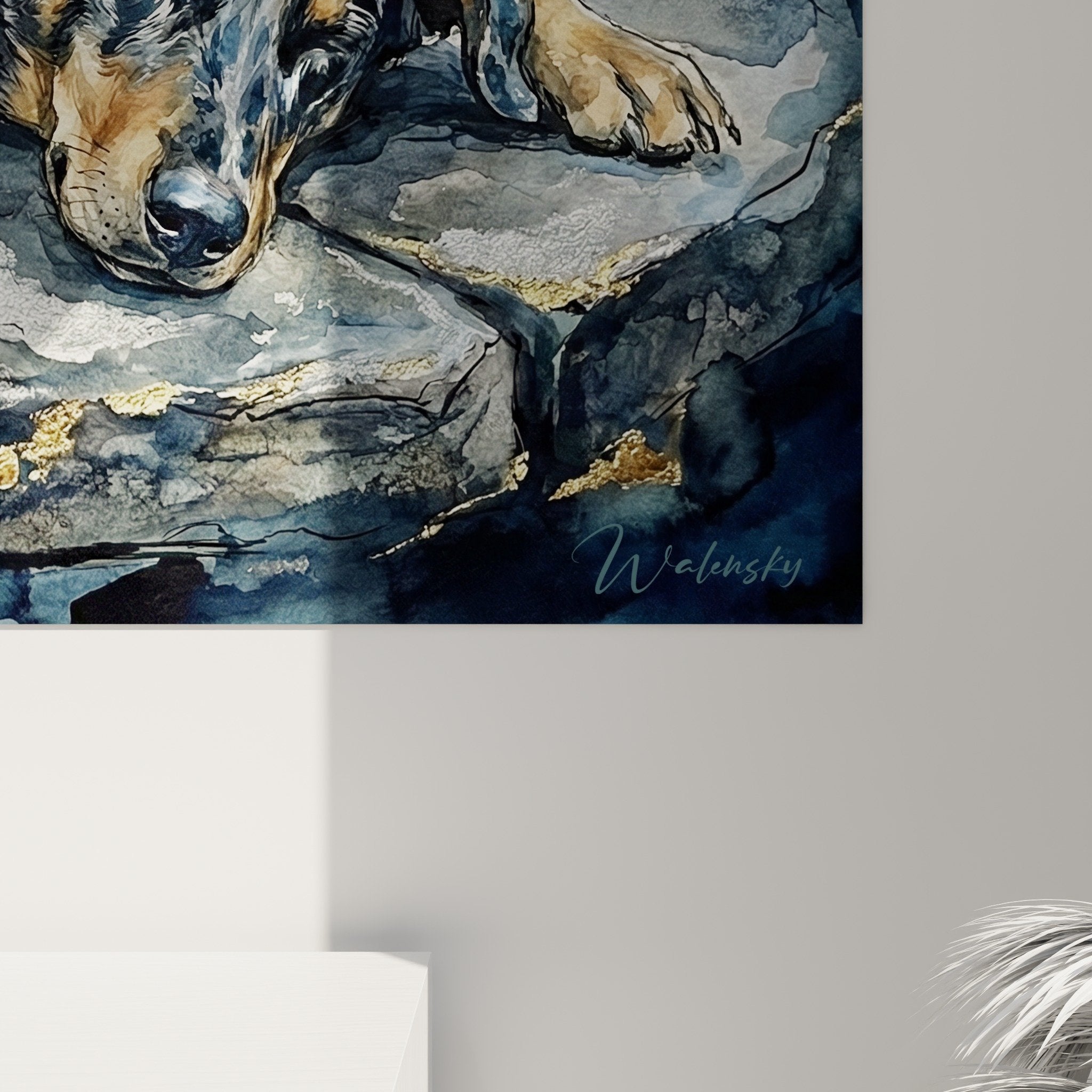 Gesamtansicht Wandbild Beauceron in Ruhe beruhigende Blautöne Inneneinrichtung Hütehund