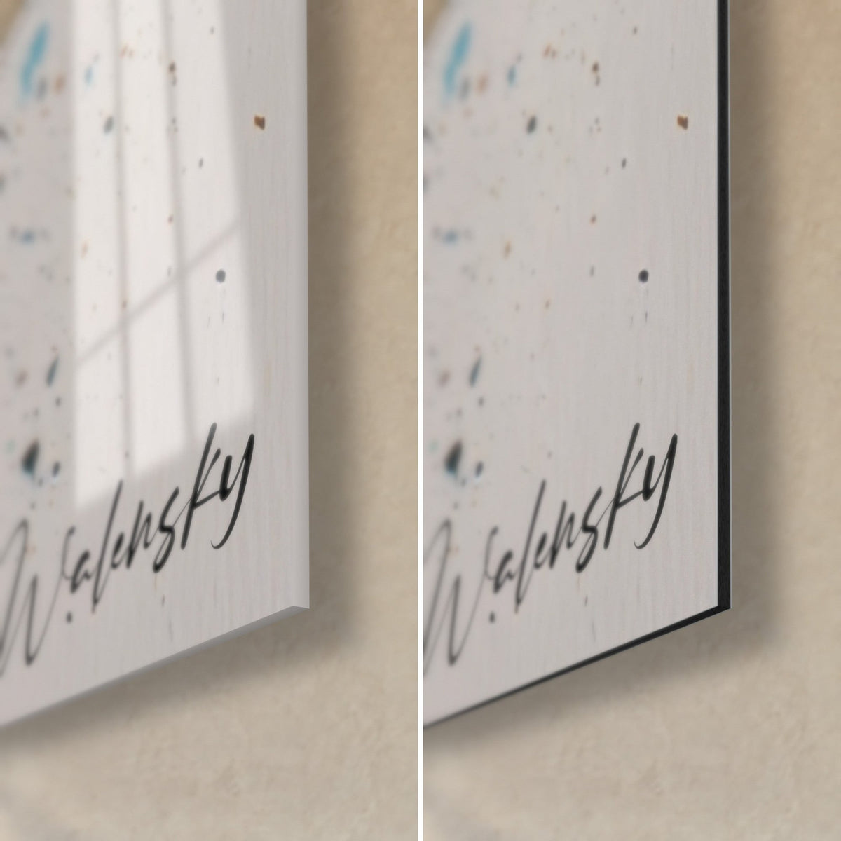 Schilderij met gouden kalligrafie en turquoise spatten, rechter onderhoek van glanzend glas en mat zwart Dibond, 3 mm rand