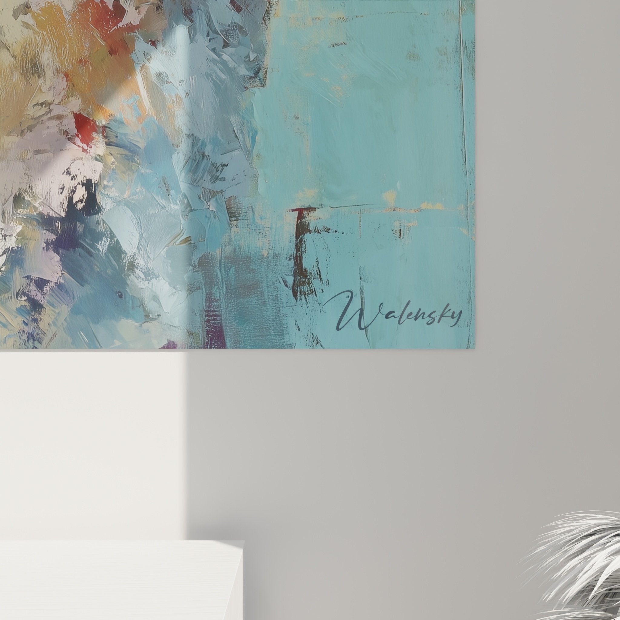 Übersichtsansicht Wandbild weißer Pudel auf blauem Hintergrund, impressionistischer Tierstil Innenraumdekoration
