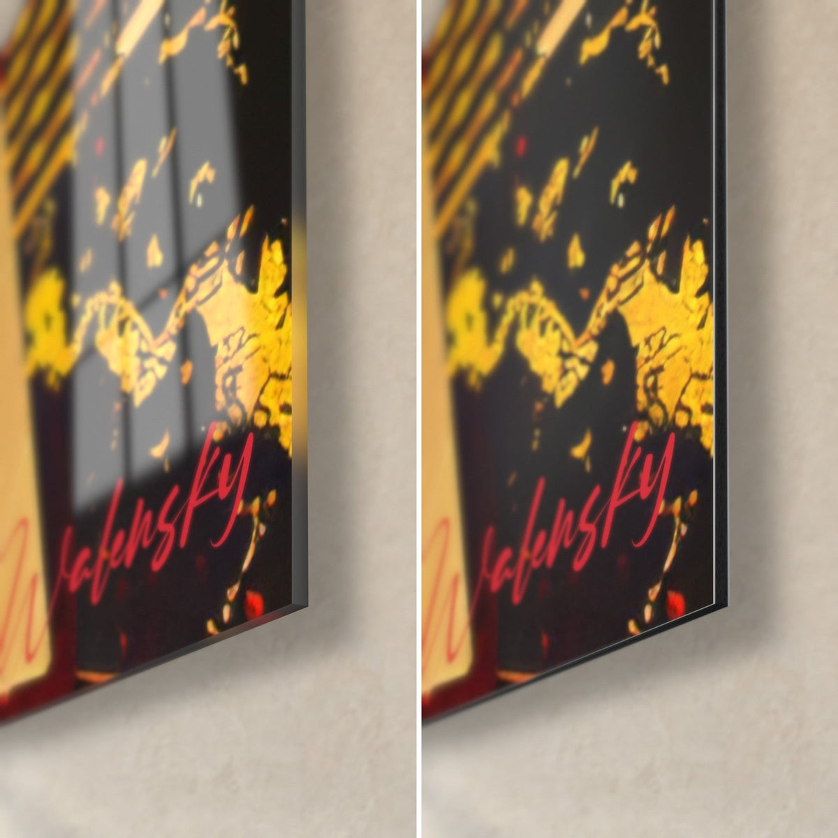 Tableau collage abstrait en jaune d'or et noir profond, coin bas droit avec signature rouge, verre brillant et Dibond mat