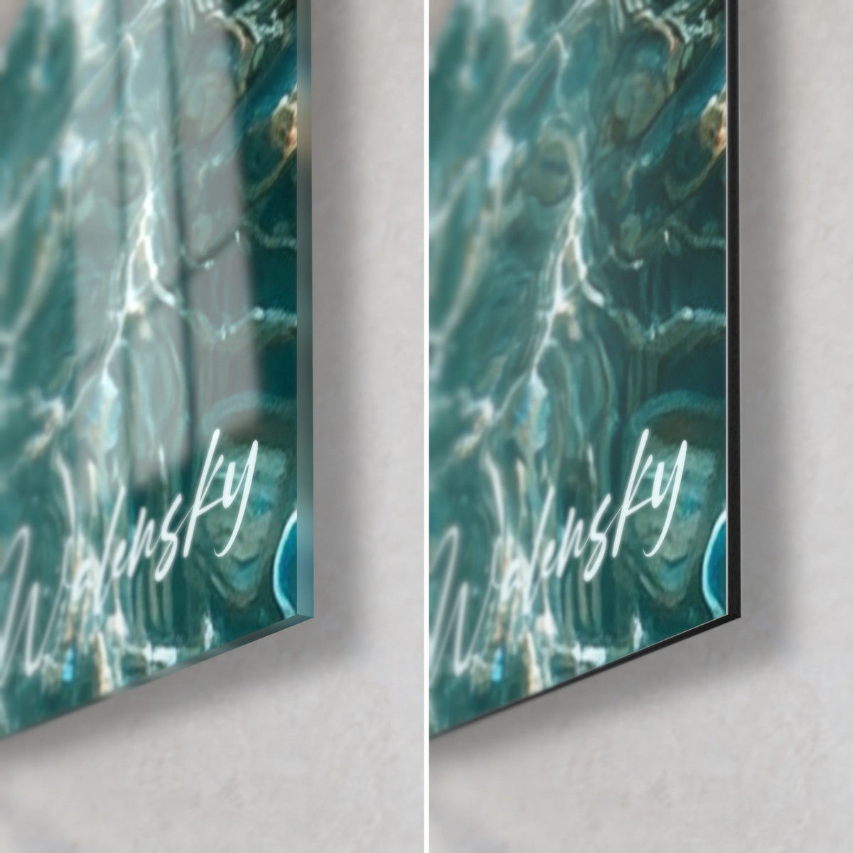 Wall art of a crystal-clear blue-green lagoon, bottom right corner: glossy acrylic glass with reflections on the left, matte Dibond aluminum on the right, 3 mm edge