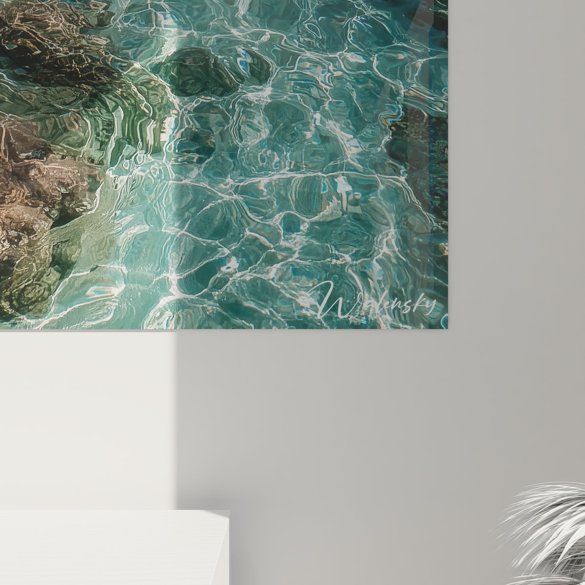 Vue ensemble tableau mural crique paradisiaque architecture pierre palmiers tropicaux décoration plage