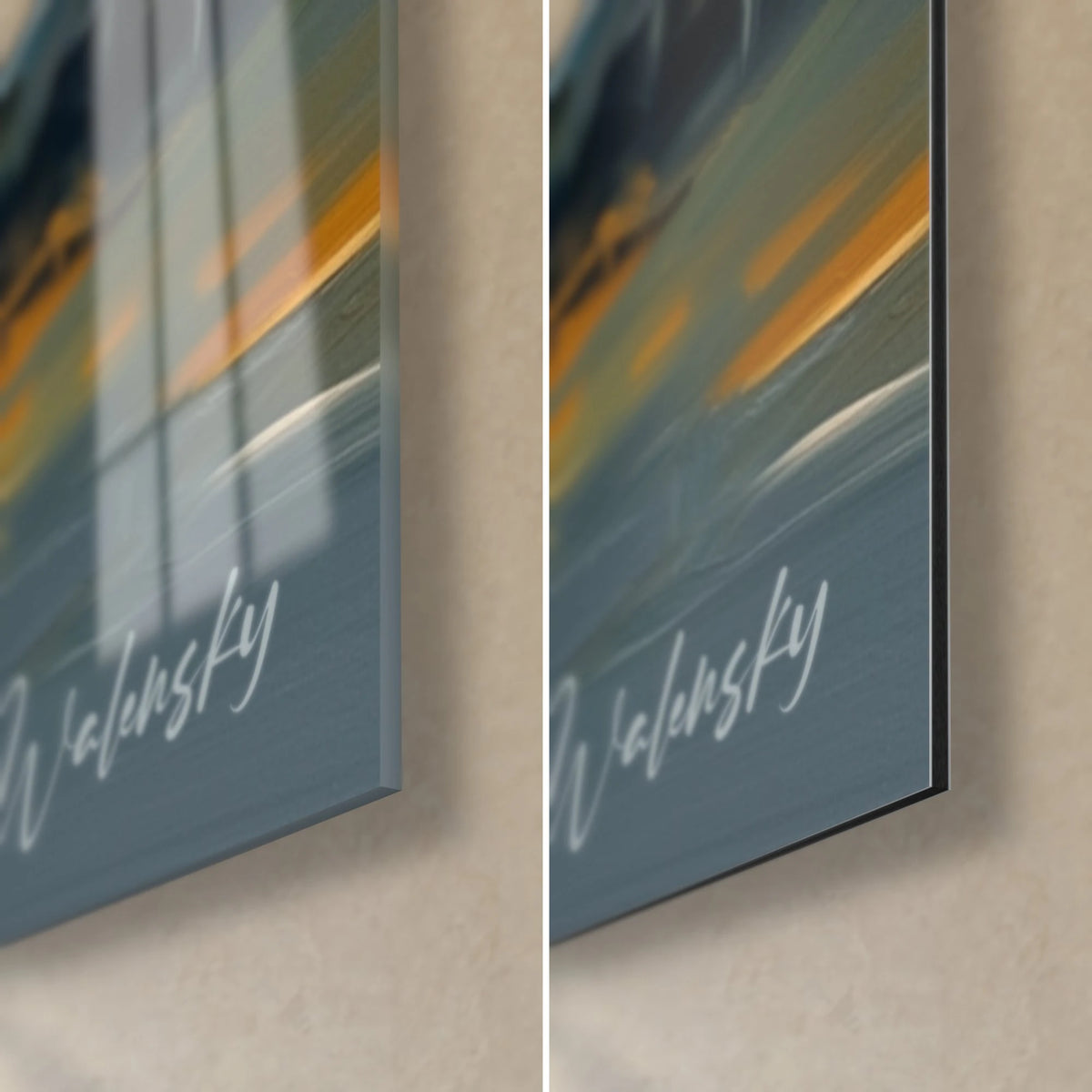 Wall art lizard with a metallic blue back, bottom right corner, glossy acrylic glass on the left, matte grey Dibond on the right, thin edge