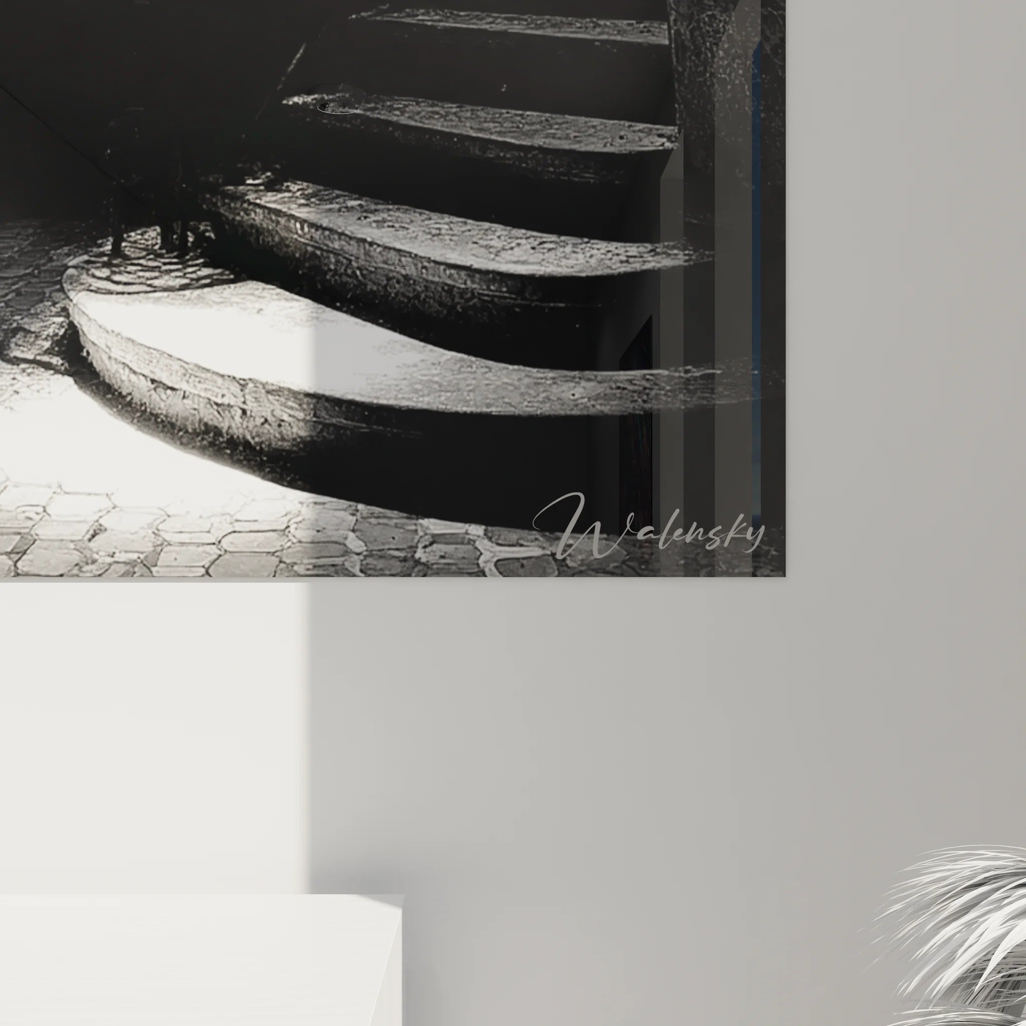 Vue ensemble tableau escalier en spirale noir et blanc dans intérieur contemporain élégant