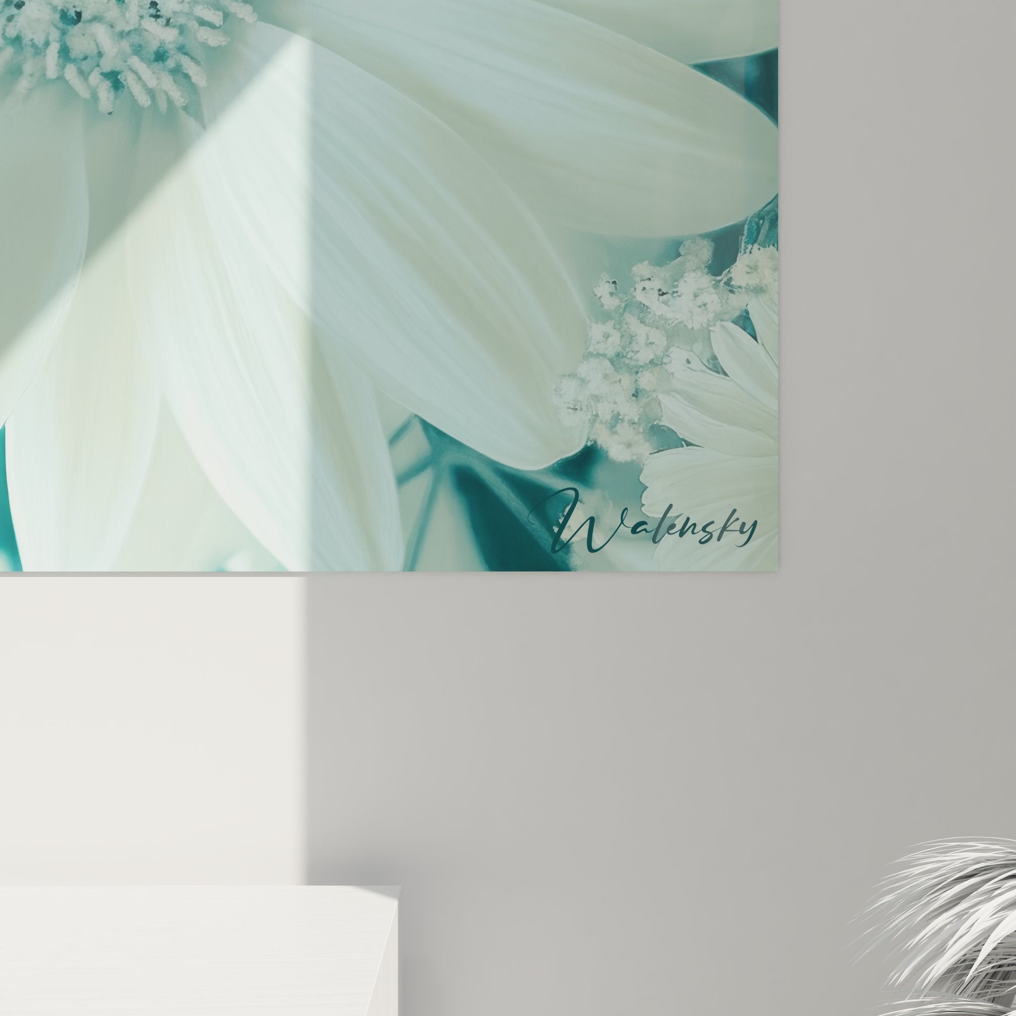 Vue ensemble tableau marguerites blanches turquoise composition florale moderne décoration intérieur