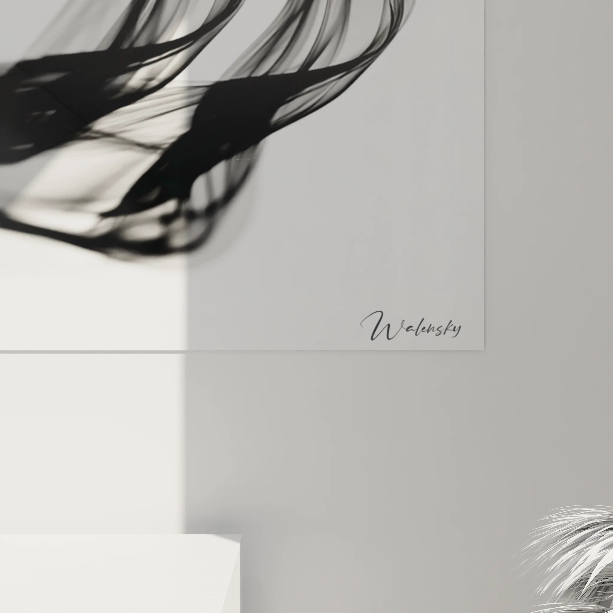 Vue d'ensemble tableau fumée abstraite noir et blanc dans intérieur contemporain