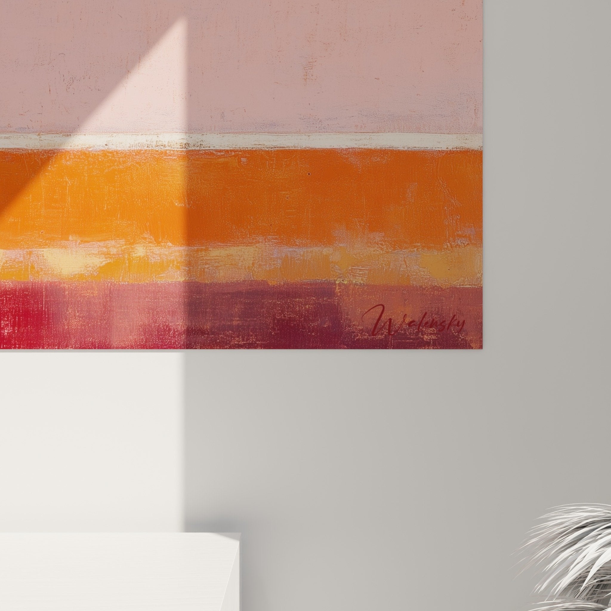 Vue d'ensemble tableau abstrait rose corail sur mur blanc, format horizontal pour décoration zen Feng shui