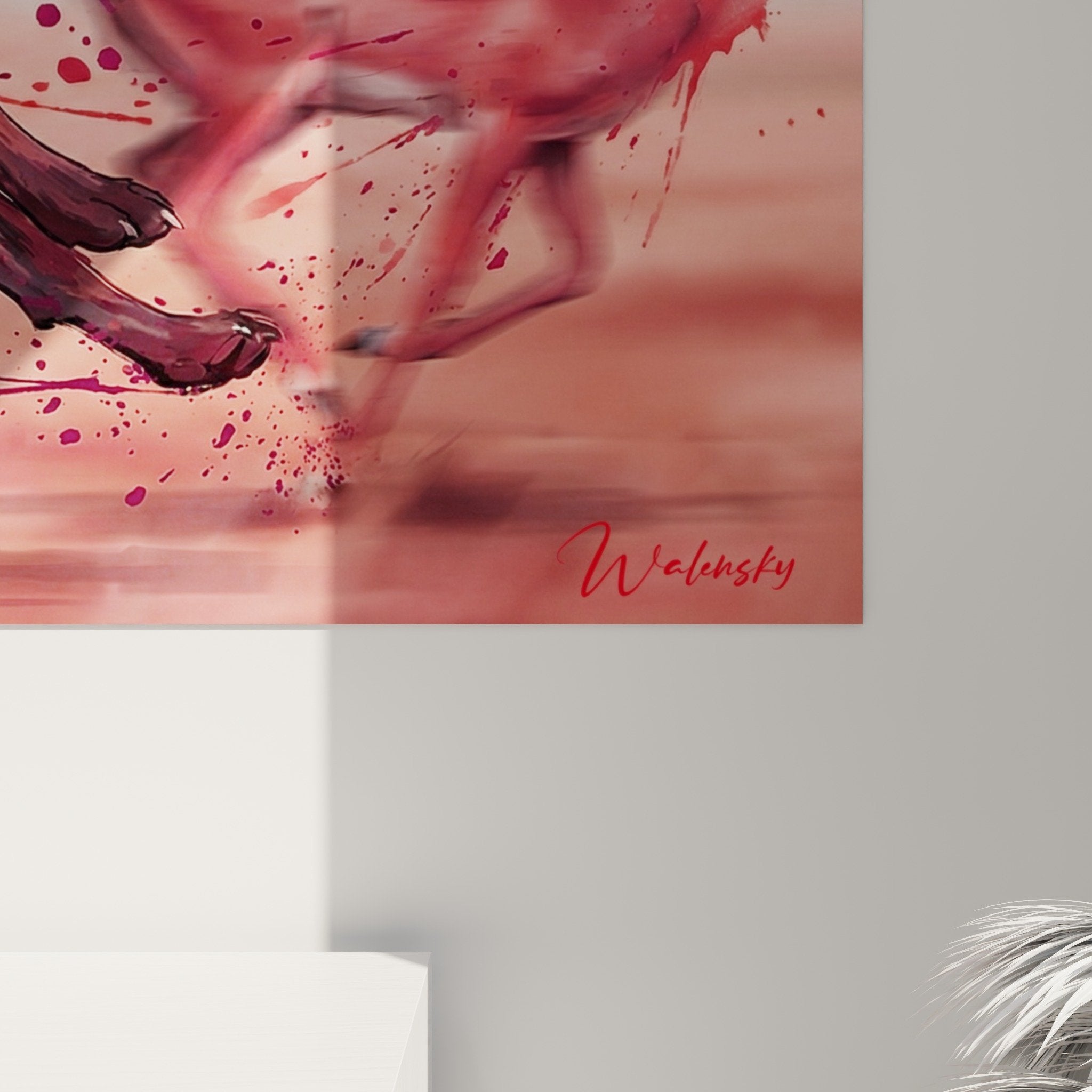 Gesamtansicht Hyänen-Bewegungsbild, rote und violette Wandkunst in minimalistischem modernem Interieur