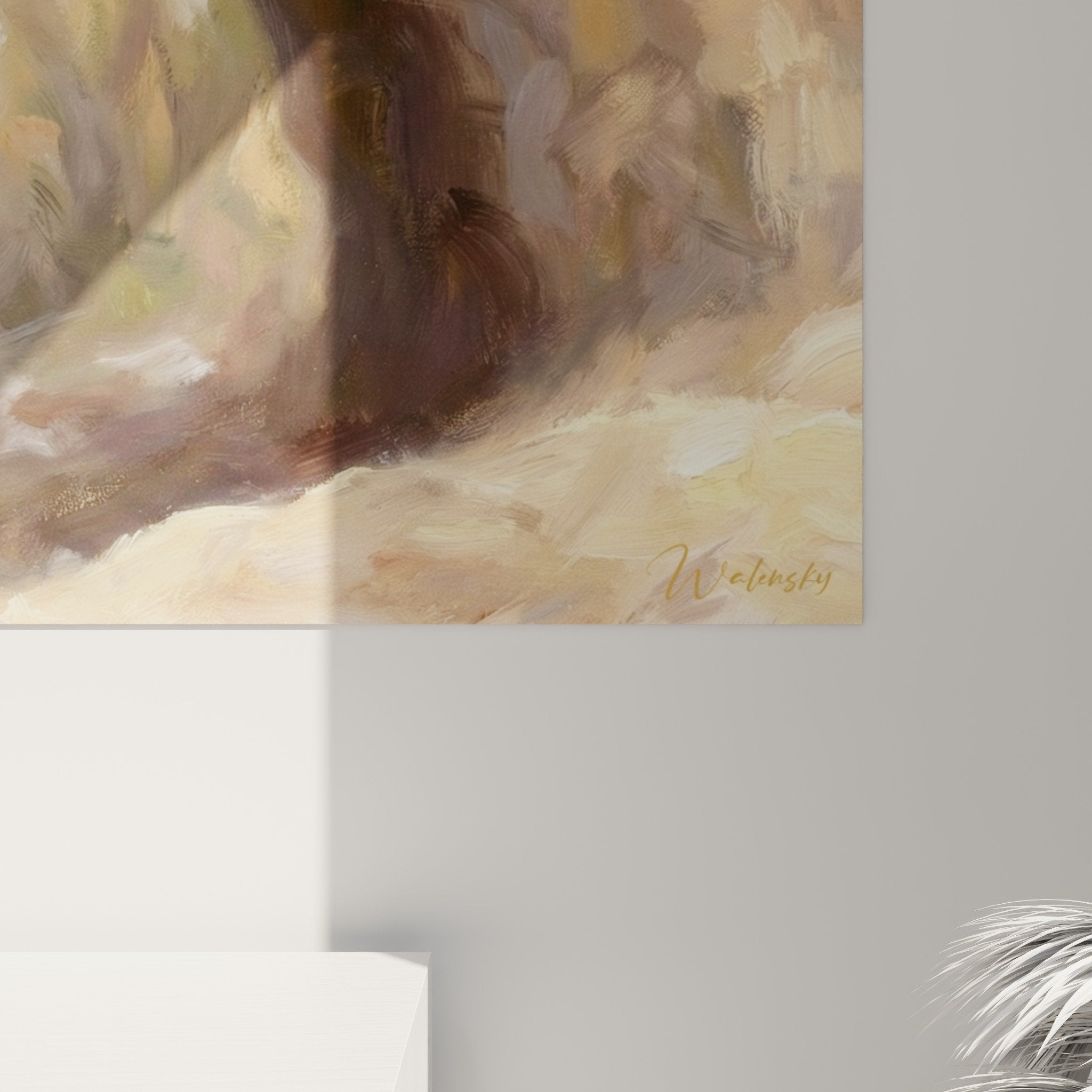 Gesamtansicht des Panorama-Kunstwerks Hyänen in der Höhle im Wohnzimmer mit moderner afrikanischer Dekoration
