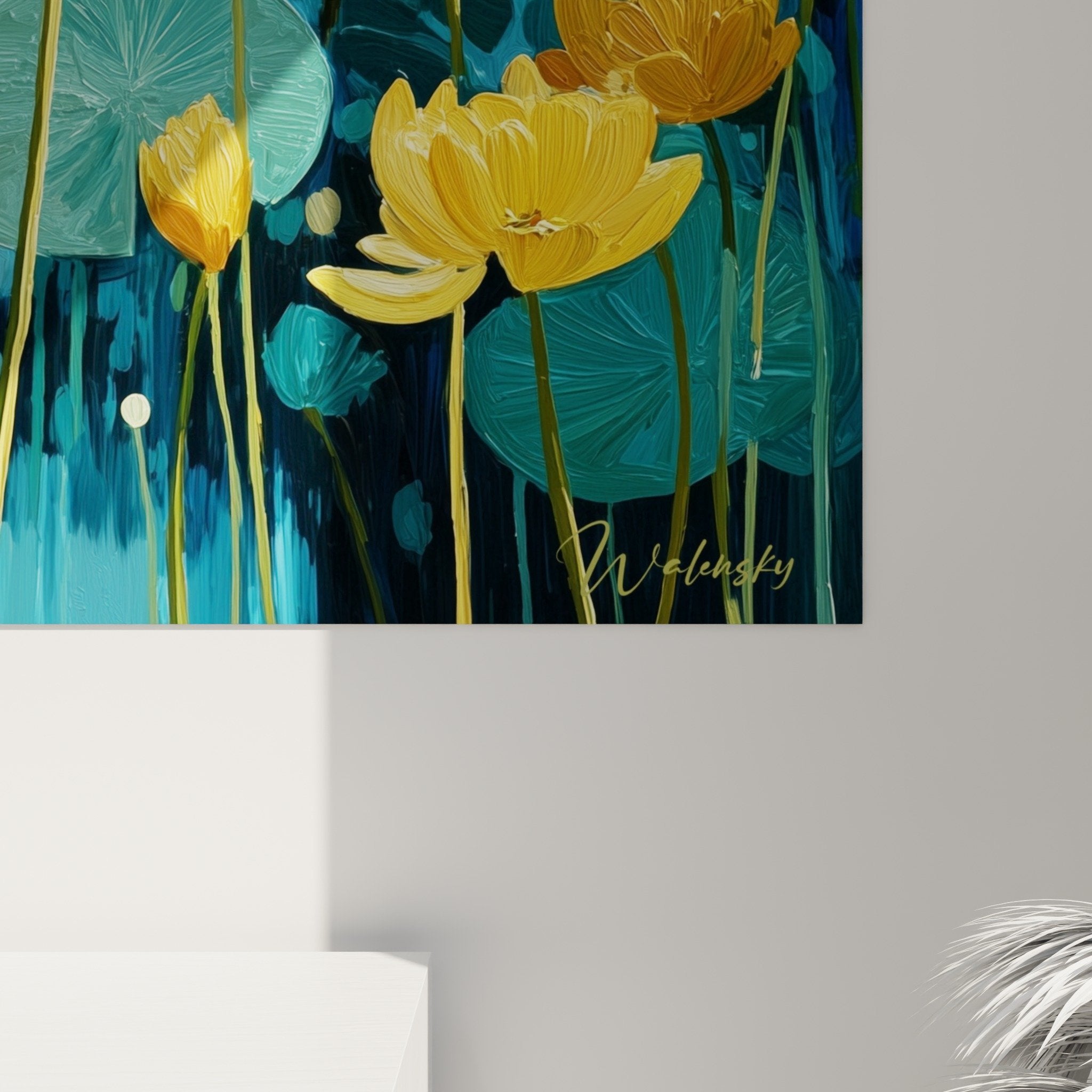 Vue ensemble tableau jardin aquatique aux nénuphars dorés dans intérieur épuré avec murs clairs