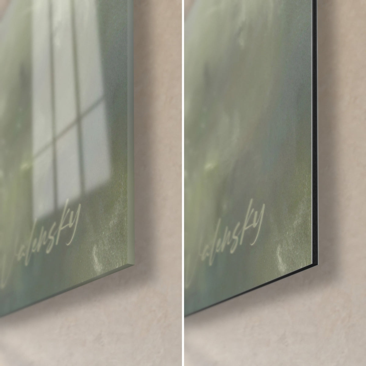 Wall art Leonberger in the mist, bottom right corner: glossy glass with window reflections, matte black Dibond, 3 mm edge