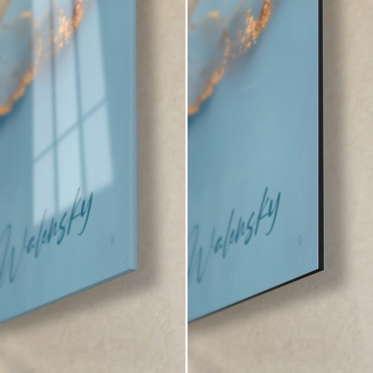 Quadro venature dorate su azzurro cielo, angolo in basso a destra, vetro lucido con riflessi e Dibond nero opaco, spessore 3 mm