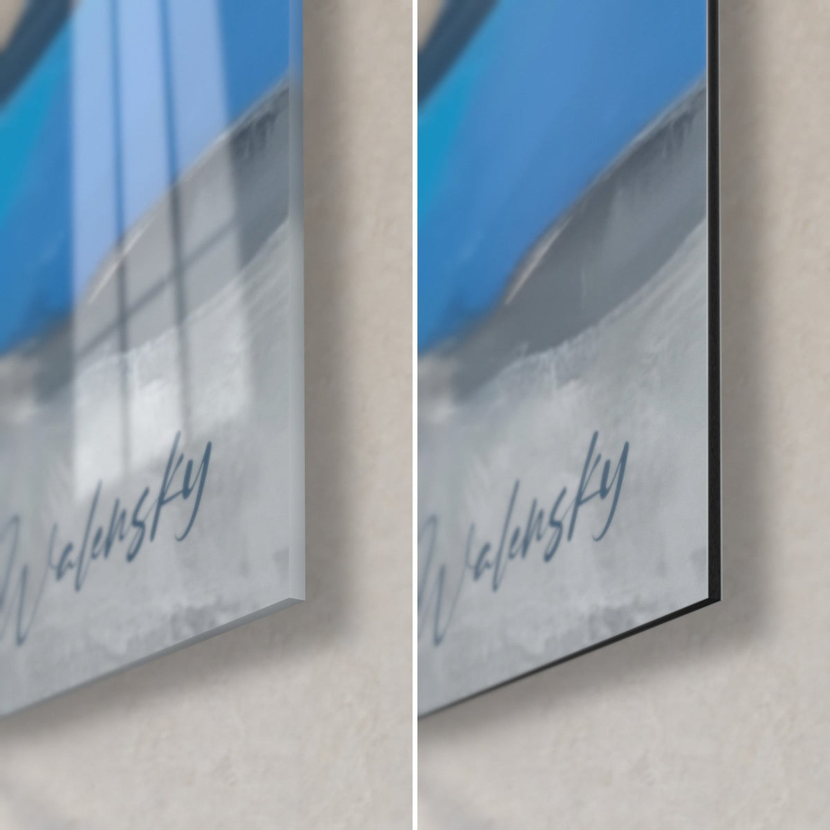 Gemälde Salzebene mit Spiegelungen, untere rechte Ecke: glänzendes azurblaues Acrylglas links, mattgraues Dibond rechts, 3 mm Kante