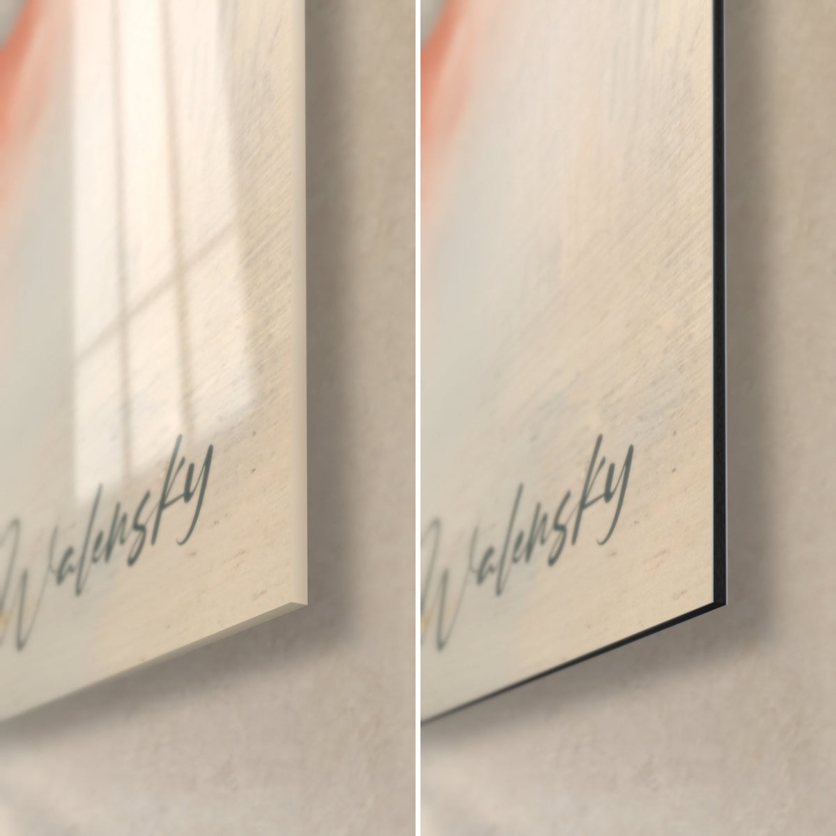 Schilderij ivoorkleurige en rode bloemen in volle bloei, rechter onderhoek, Walensky-signatuur, glanzend glas links, mat Dibond rechts