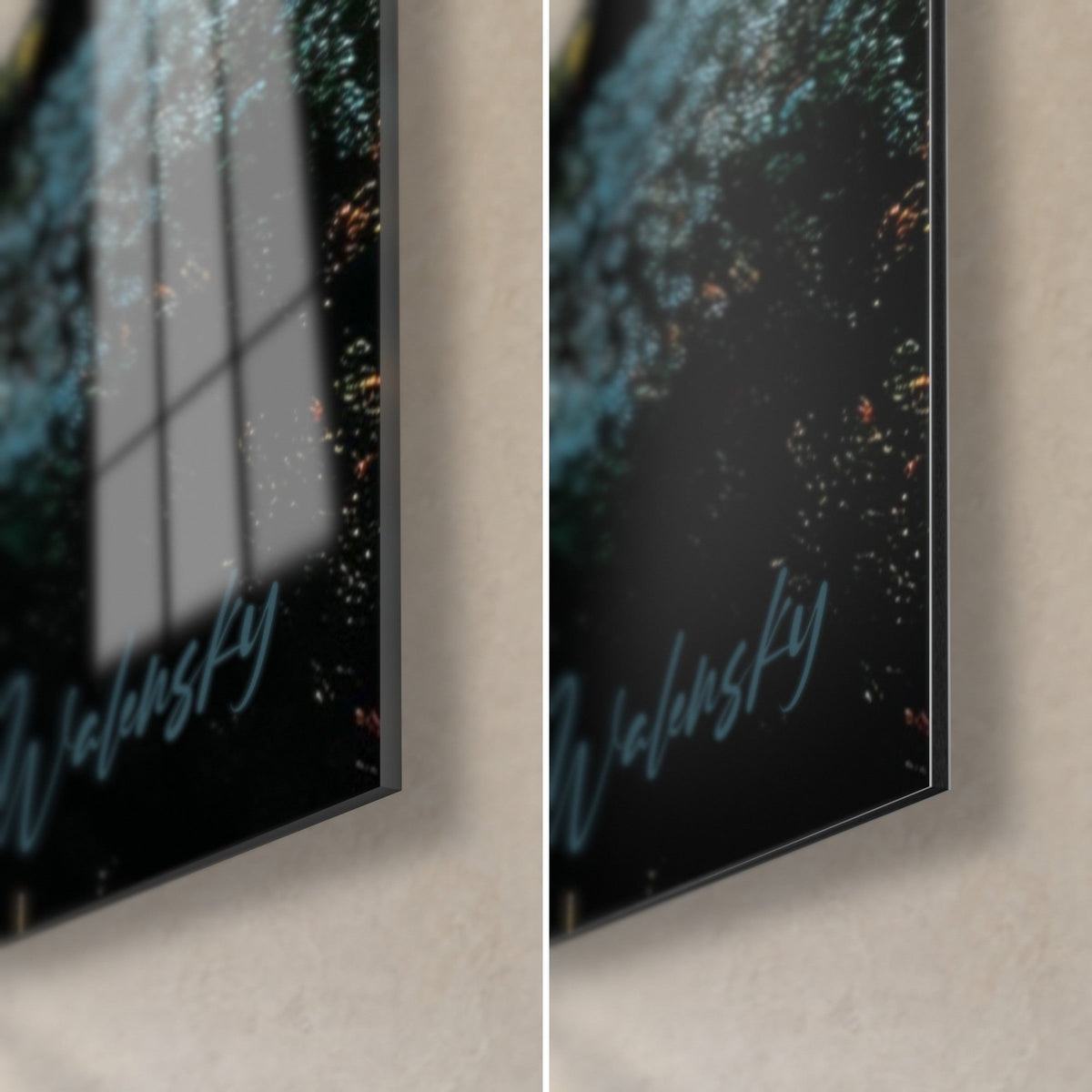 Quadro bosco scuro di abeti, angolo in basso a destra: vetro lucido con riflessi di finestra, Dibond nero opaco, bordo da 3 mm