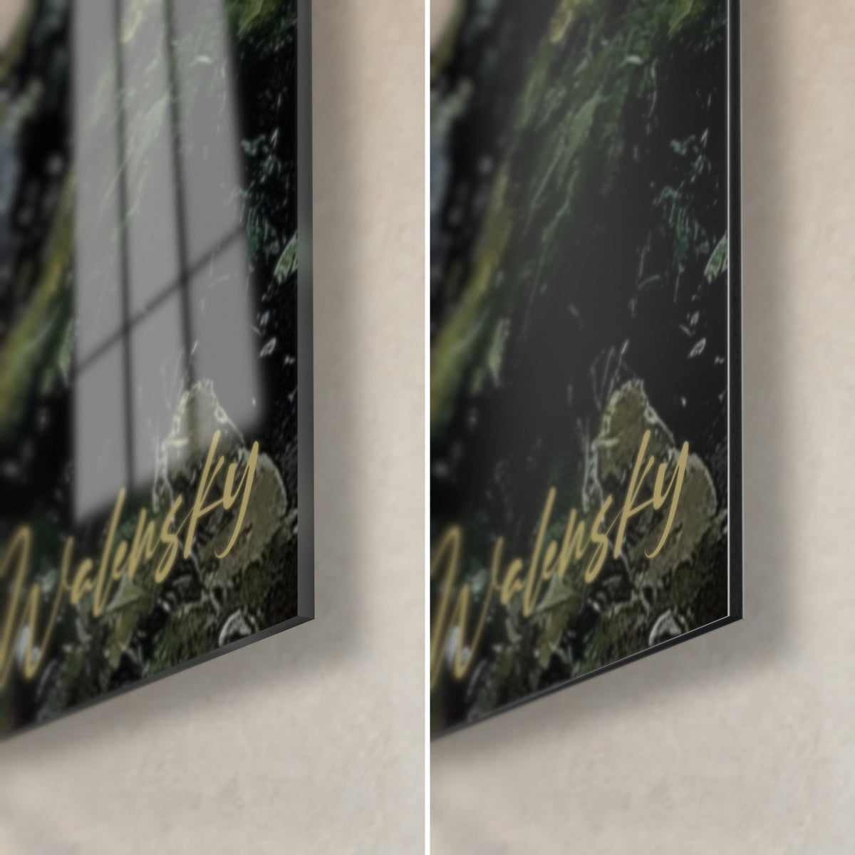 Tableau sous-bois brumeux, coin bas droit mousse verte et signature dorée, verre brillant à gauche, Dibond mat à droite