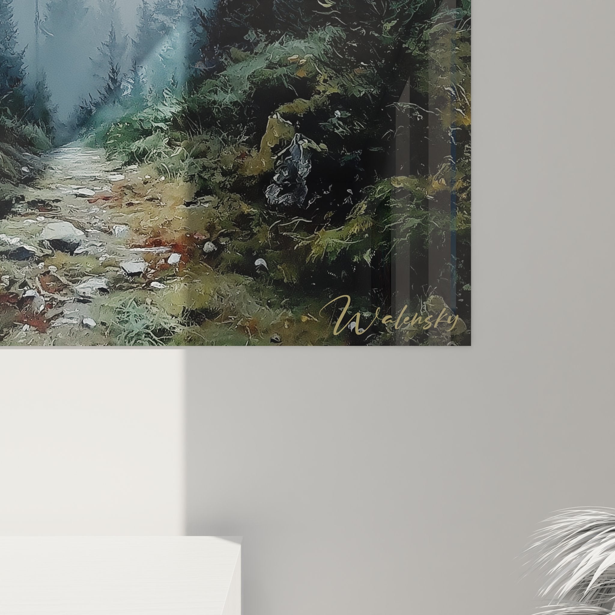 Vue ensemble tableau mural forêt mystérieuse décorant salon moderne avec ambiance nature apaisante