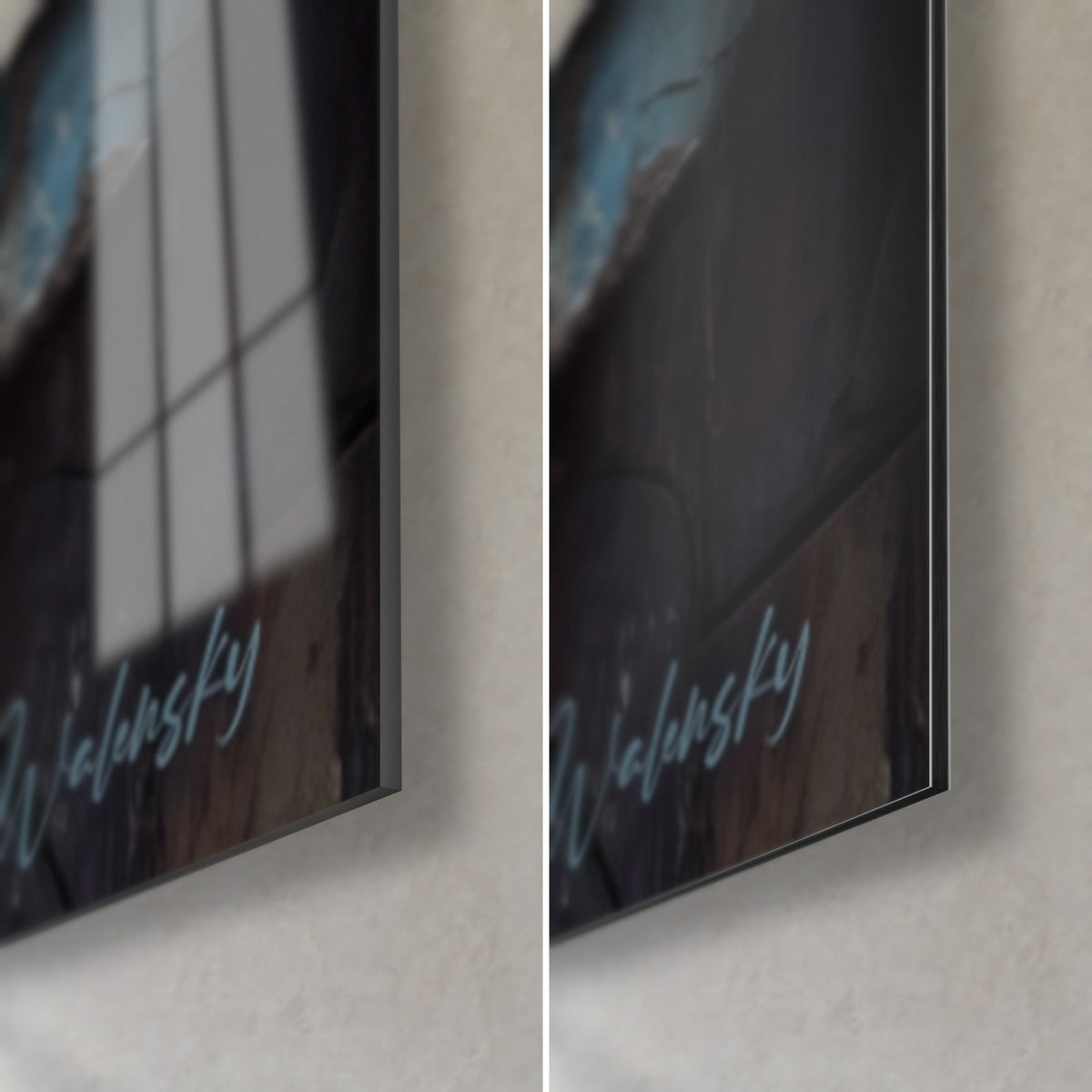 Quadro di volti scolpiti in blu-verde e ocra, angolo in basso a destra: vetro acrilico lucido con riflessi, Dibond opaco, spessore del bordo 3 mm