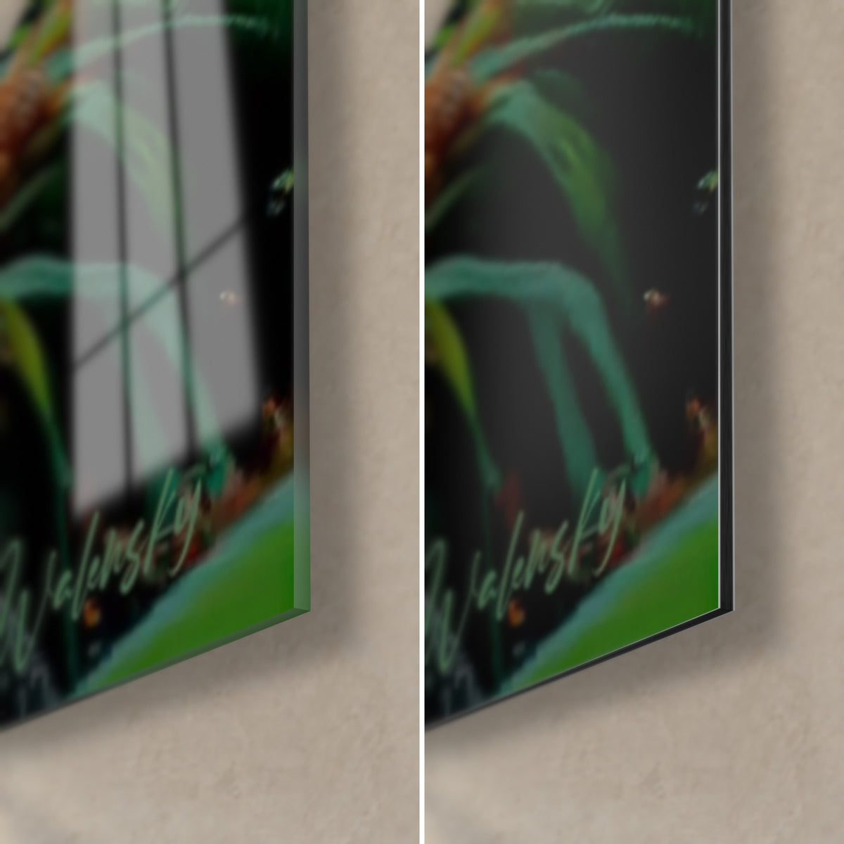 Schilderij vijverbodem, felgroen gras en oranje aren, rechtsonder: glanzend glas dat het raam weerspiegelt, mat zwart Dibond