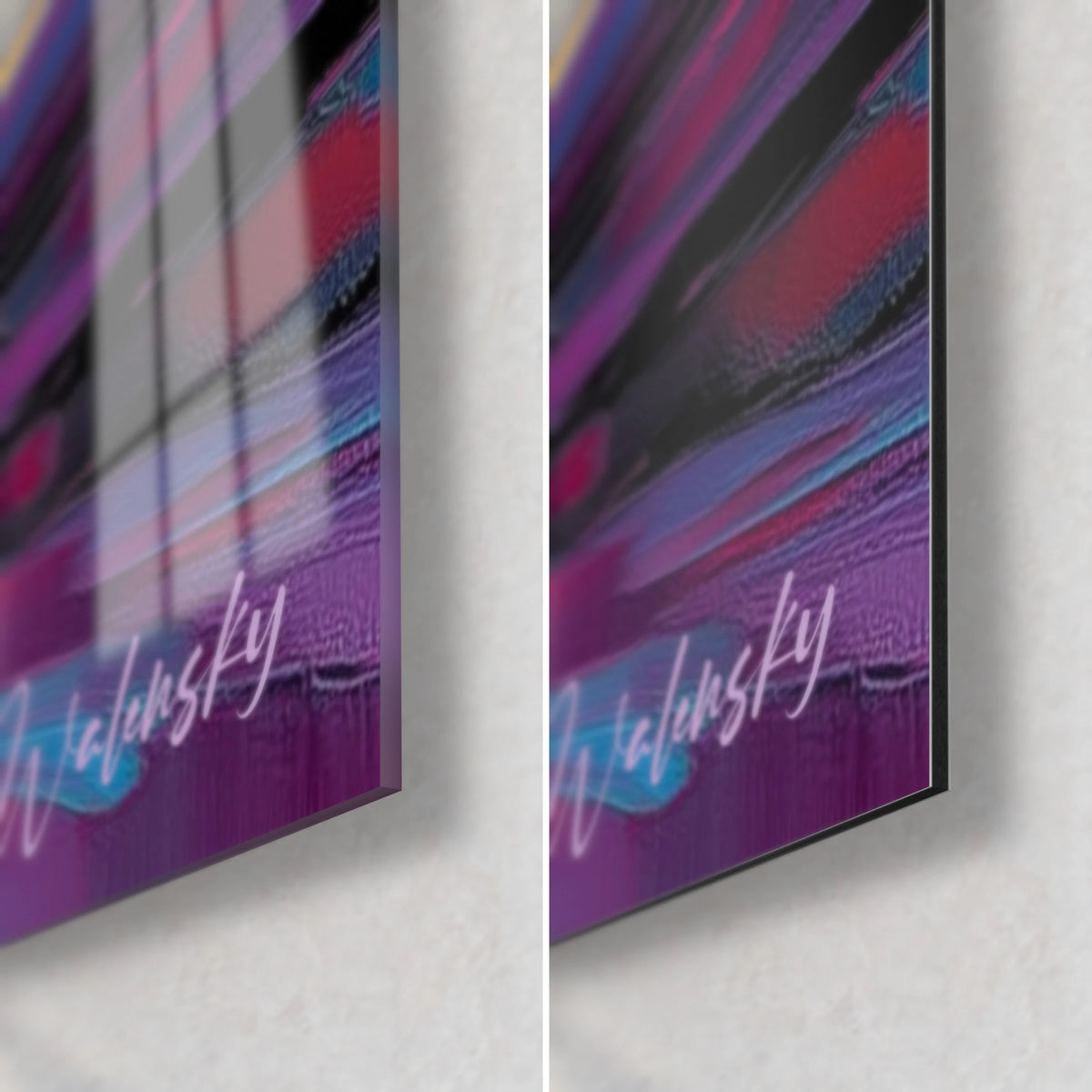 Schilderij vogel in de vlucht met turquoise en fuchsia veren, rechtsonder in beeld, glanzend acrylglas links, mat Dibond-aluminium rechts