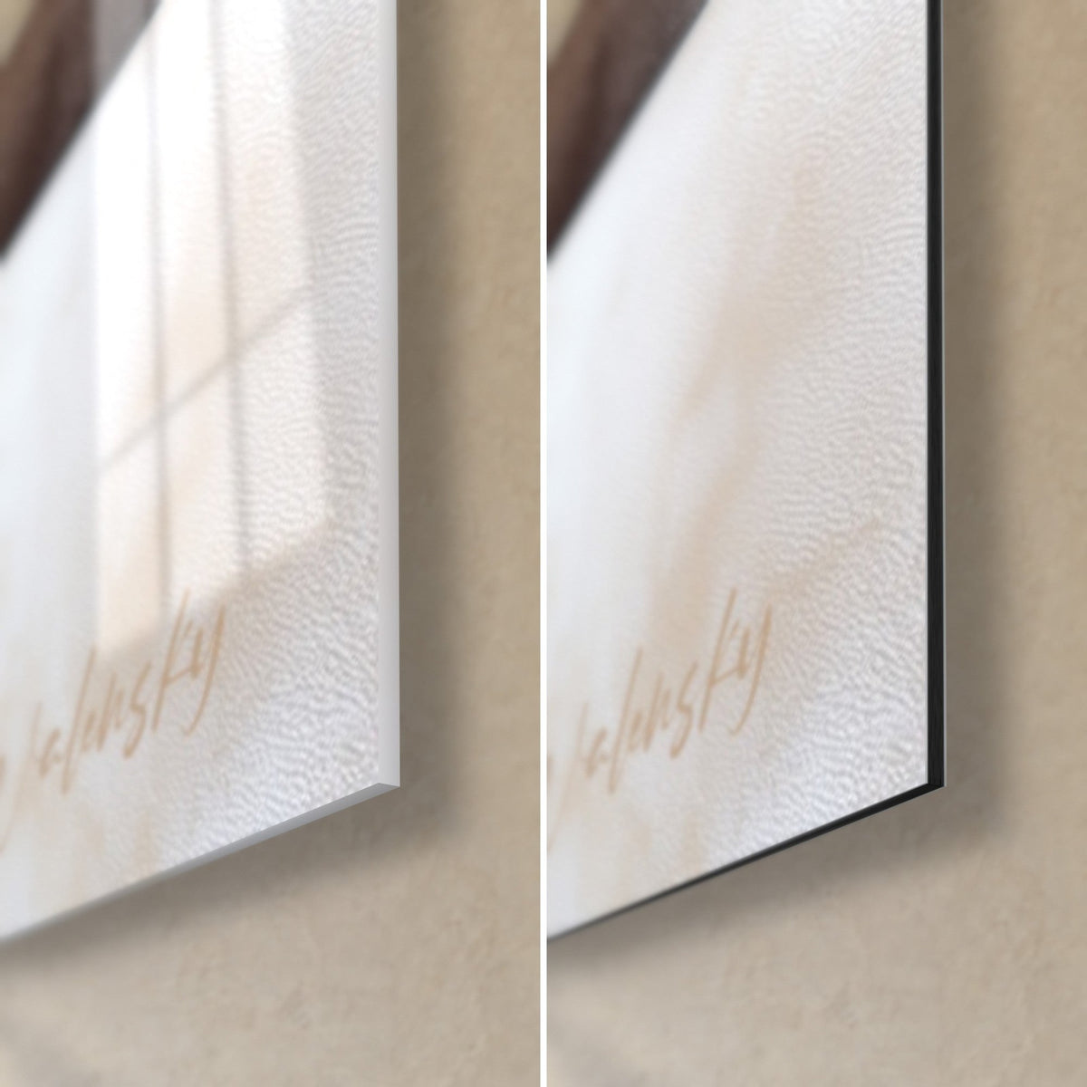 Quadro composizione di campiture beige sabbia e marrone cioccolato, angolo in basso a destra, vetro lucido a sinistra, Dibond opaco a destra