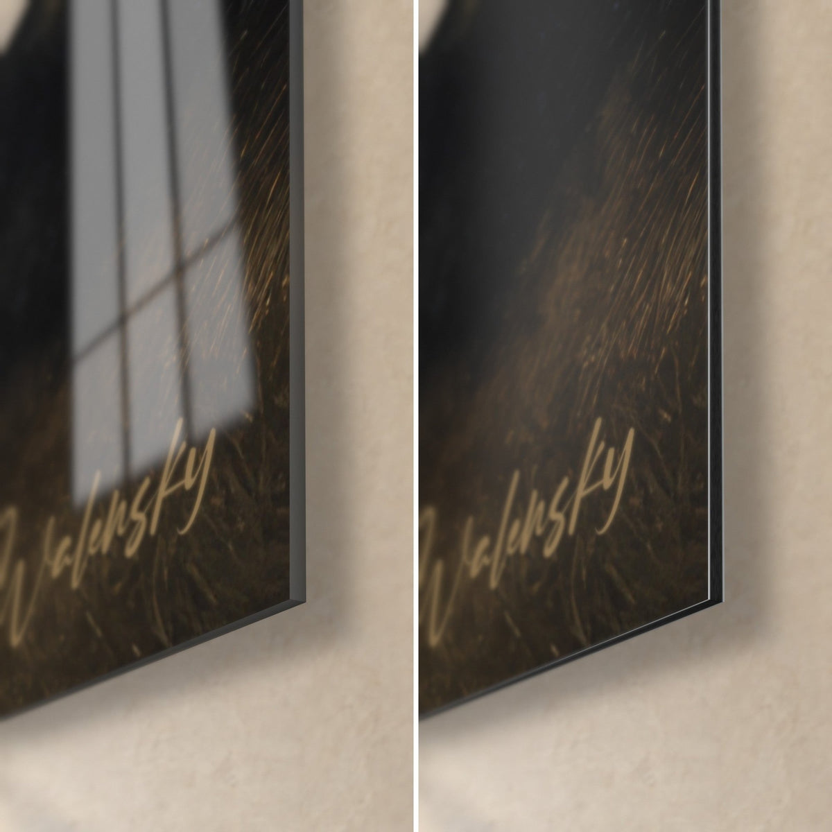 Tableau éclairs dorés sur nuages noirs, coin bas droit : verre acrylique brillant à gauche, alu Dibond mat à droite, tranche fine