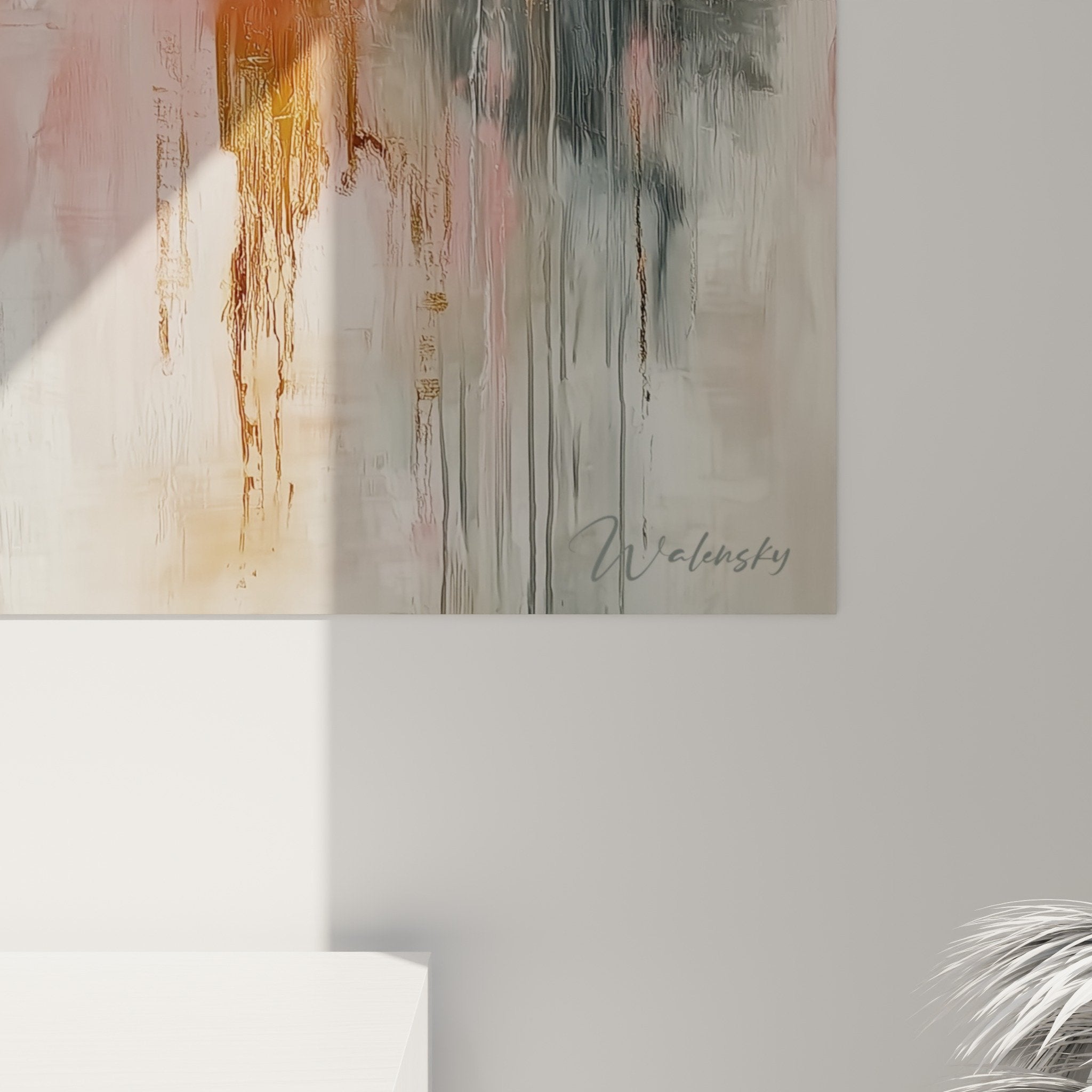 Vue ensemble tableau abstrait rose dore dans interieur moderne decoration feng shui sud-ouest
