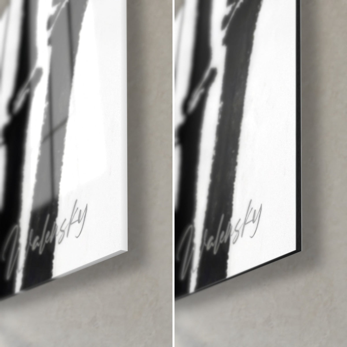 Tableau chien blanc dans les bambous, coin bas droit : verre brillant à reflets, alu Dibond mat noir et tranche de 3 mm