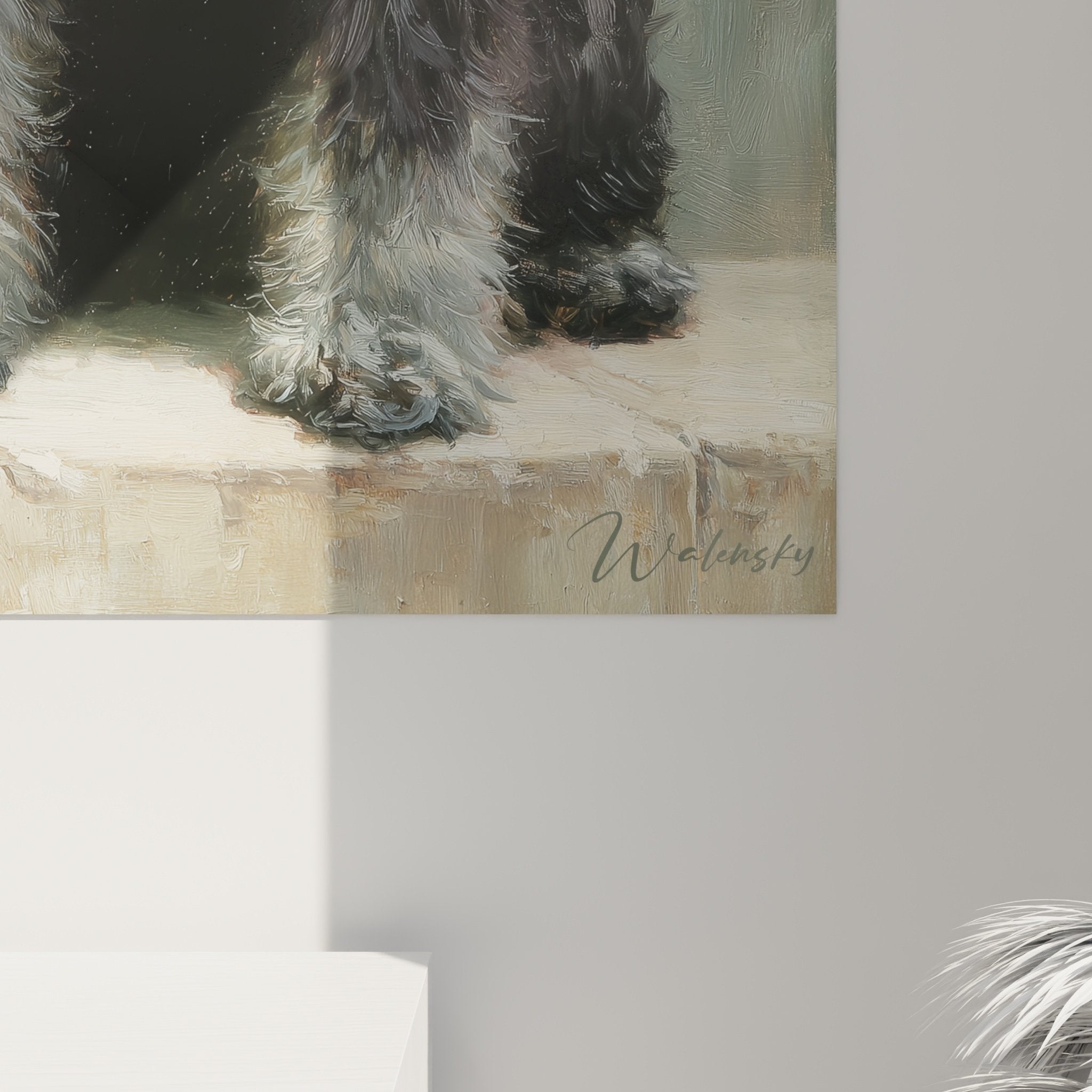 Vue d'ensemble tableau Schnauzer dans salon, œuvre canine intégrée à décoration murale élégante