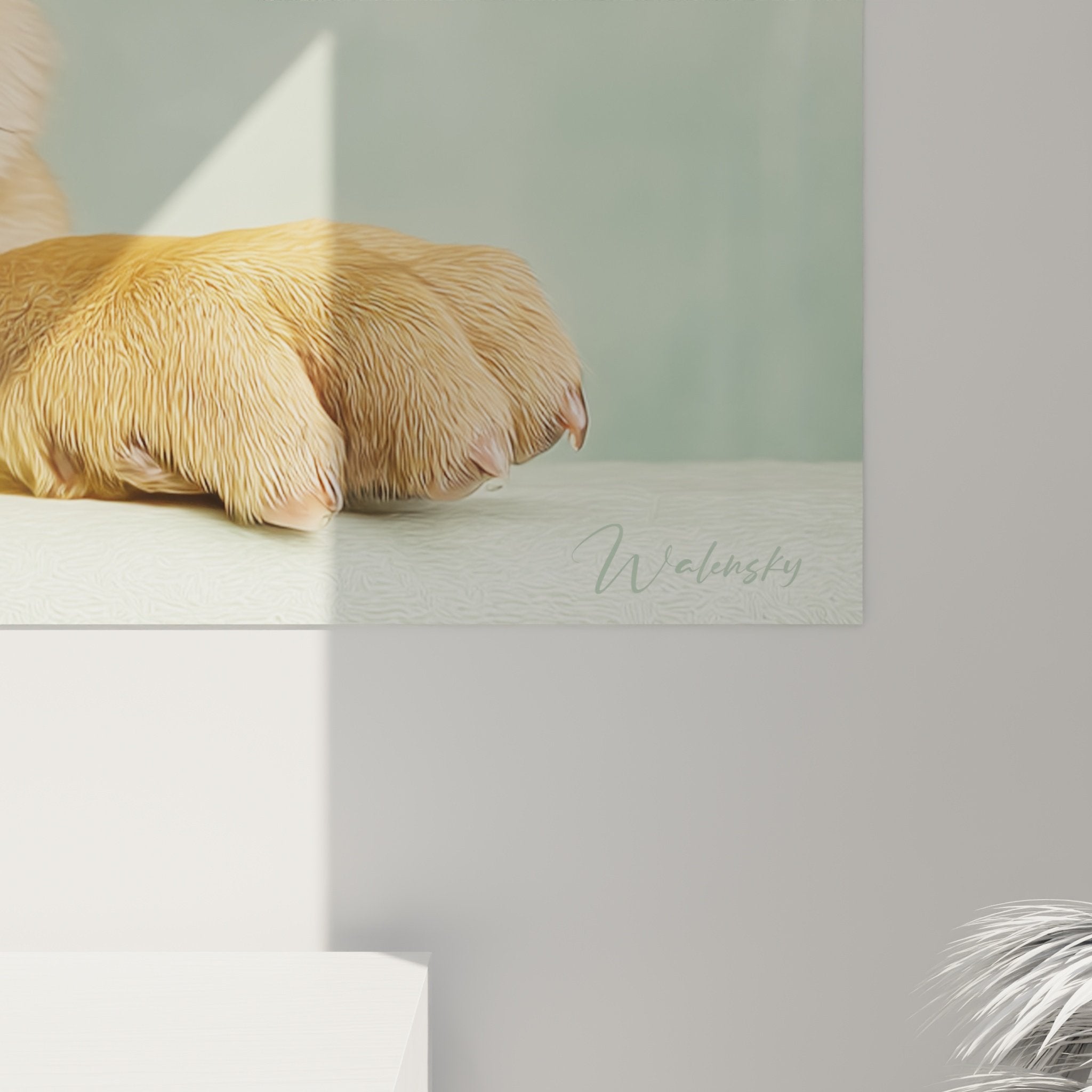 Vue d'ensemble tableau chiot Shar Pei tons dorés dans intérieur contemporain, décoration murale touchante