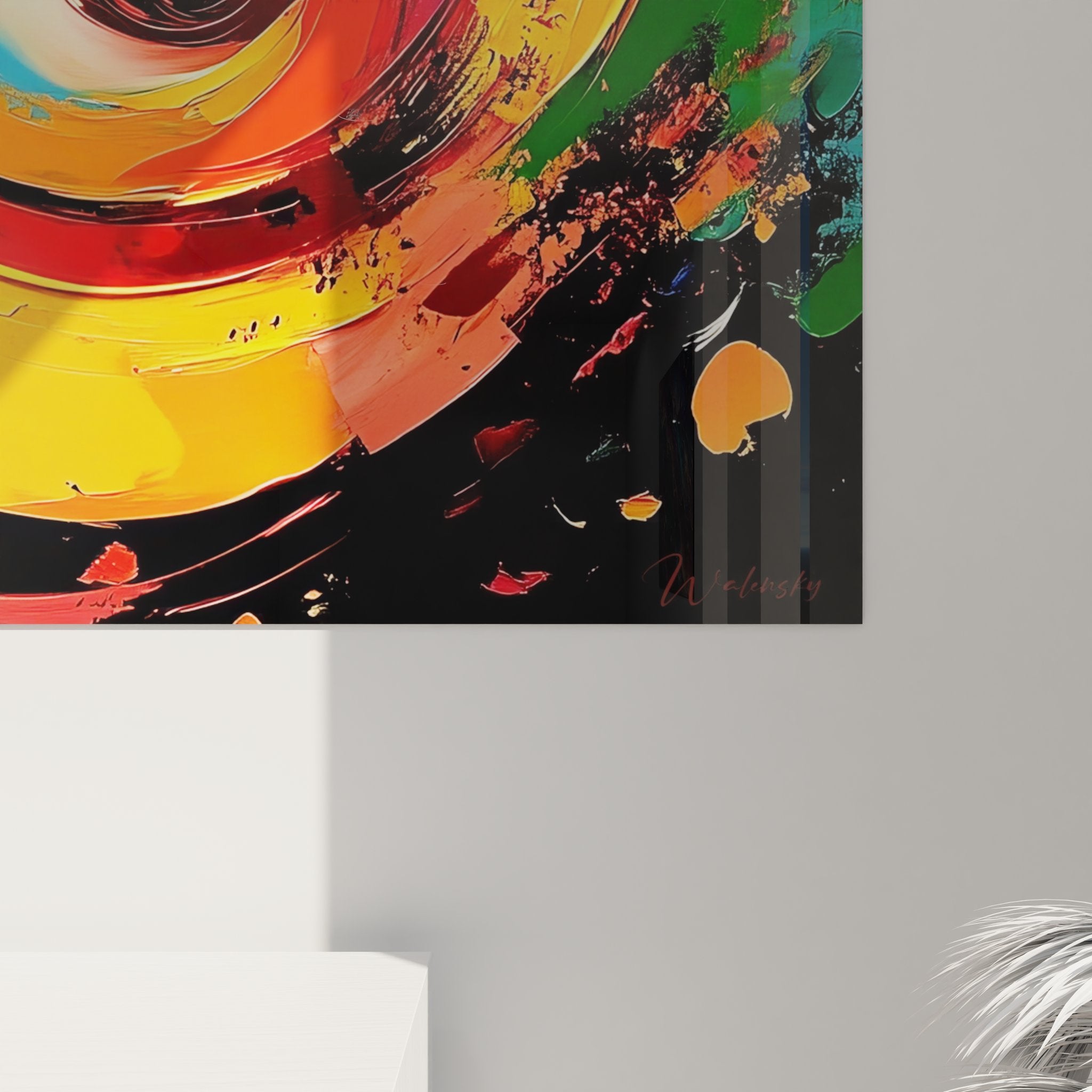 Vue d'ensemble du tableau spirale multicolore dans un intérieur moderne, art abstrait mural décoratif